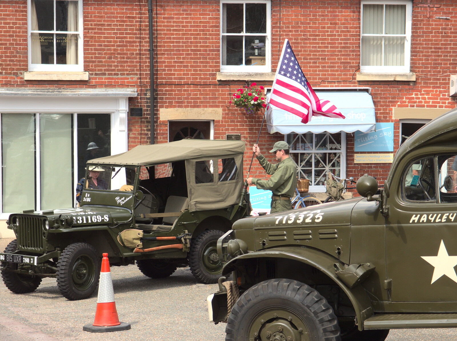Someone sticks Old Glory up on a Willys jeep from A 1940's Takeover, Eye, Suffolk - 8th August 2015