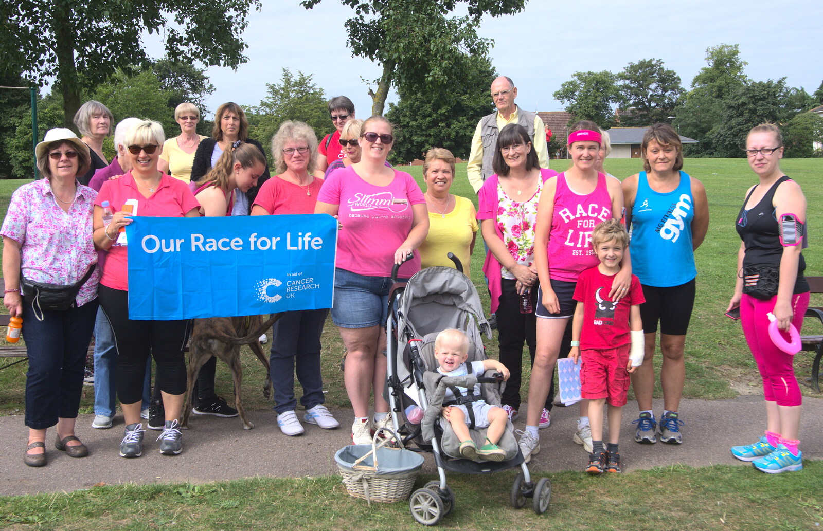 The Slimming World runners and supporters from A Race For Life, The Park, Diss, Norfolk - 16th August 2015