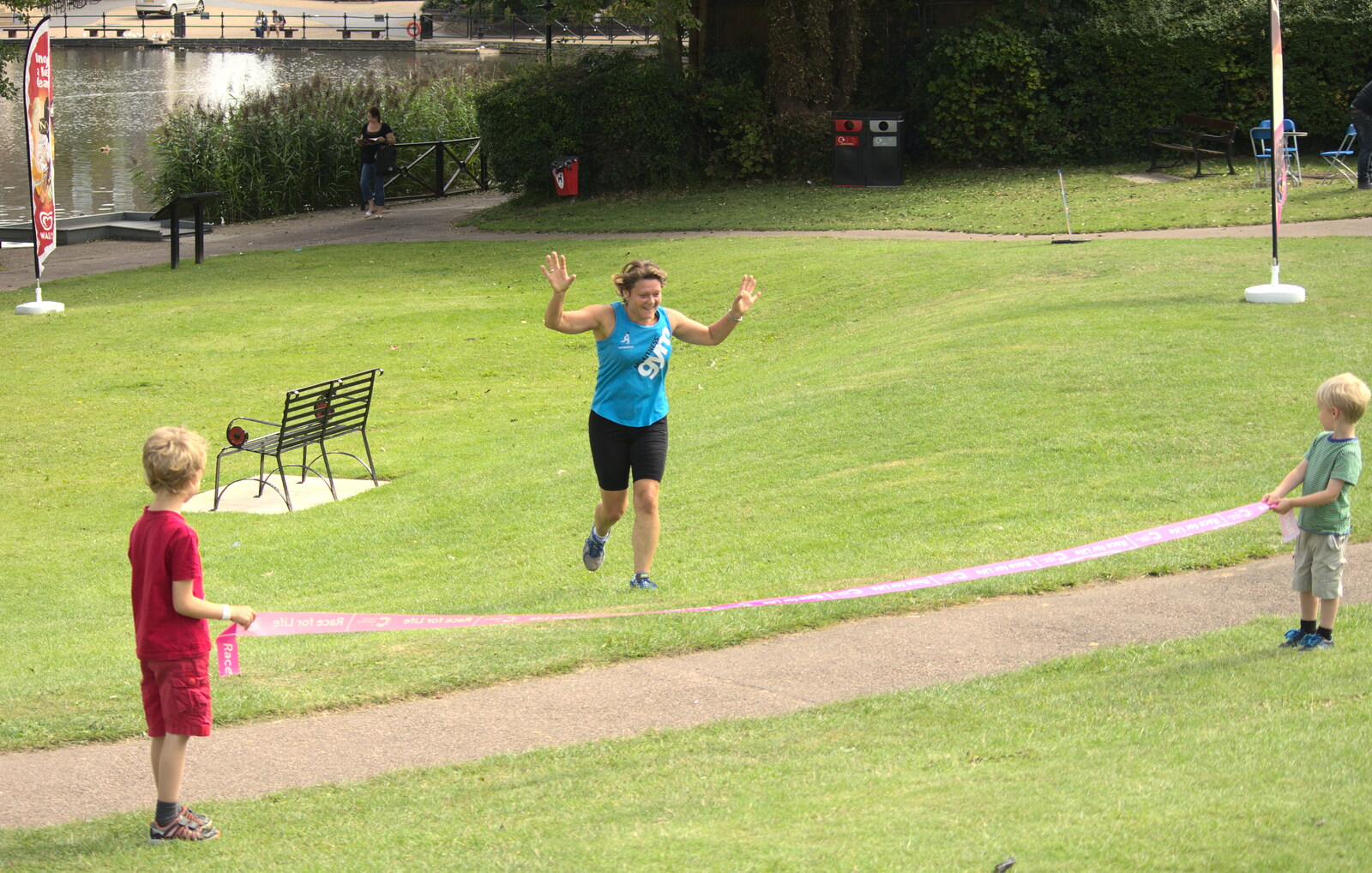 The first runner comes in from A Race For Life, The Park, Diss, Norfolk - 16th August 2015