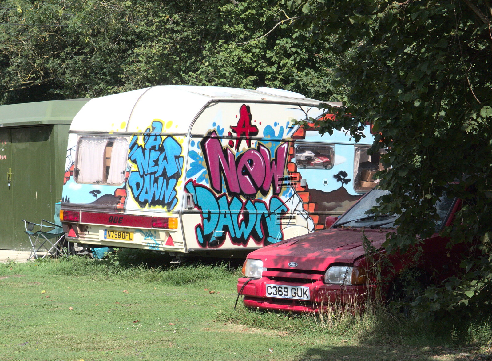 Next door's bizarre graffiti caravan re-appears from Fred's Cast and a SwiftKey Lunch, Waterloo, London - 18th August 2015