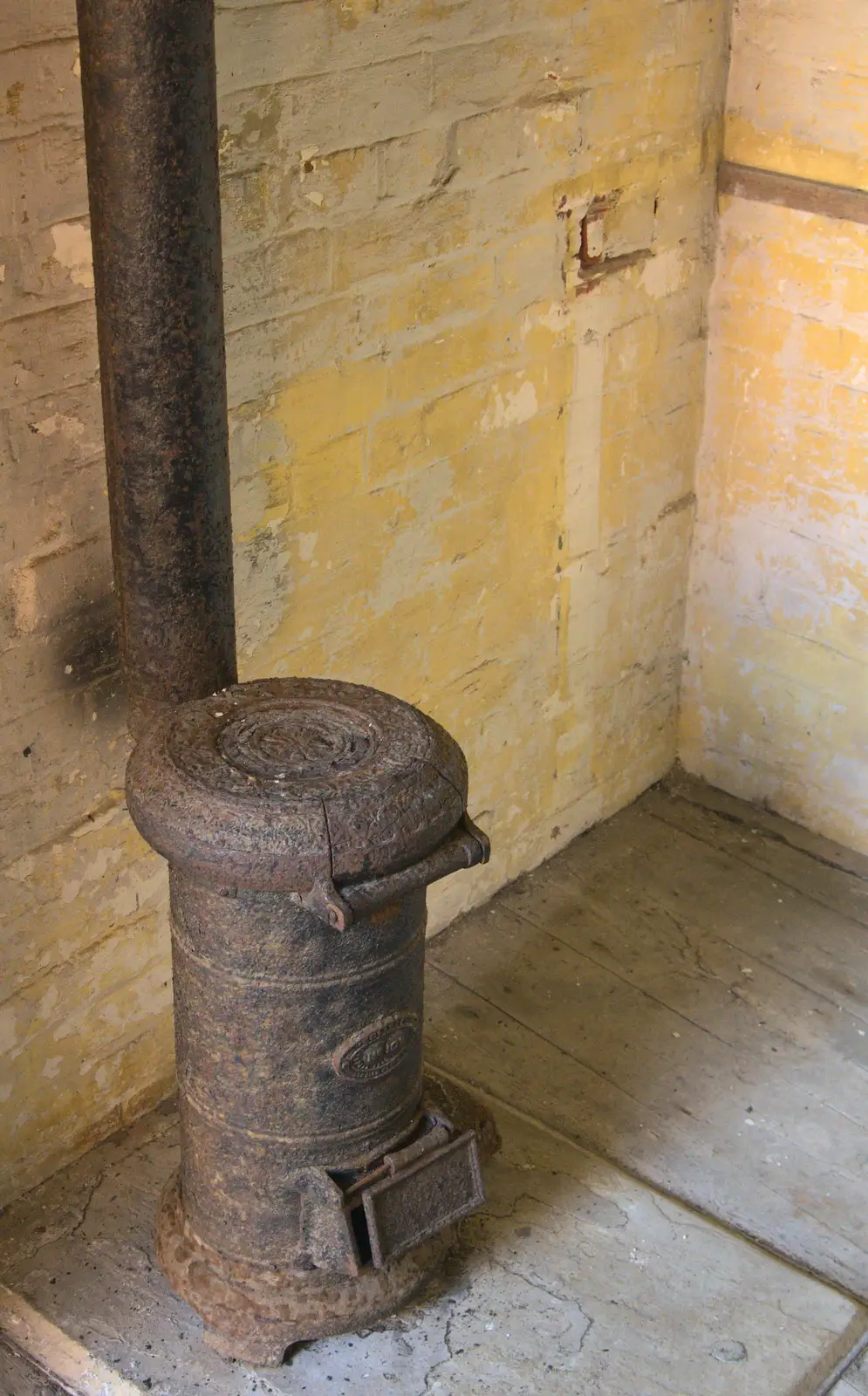 A rusty wood-burner, from A Trip to Hurst Castle, Keyhaven, Hampshire - 28th August 2015