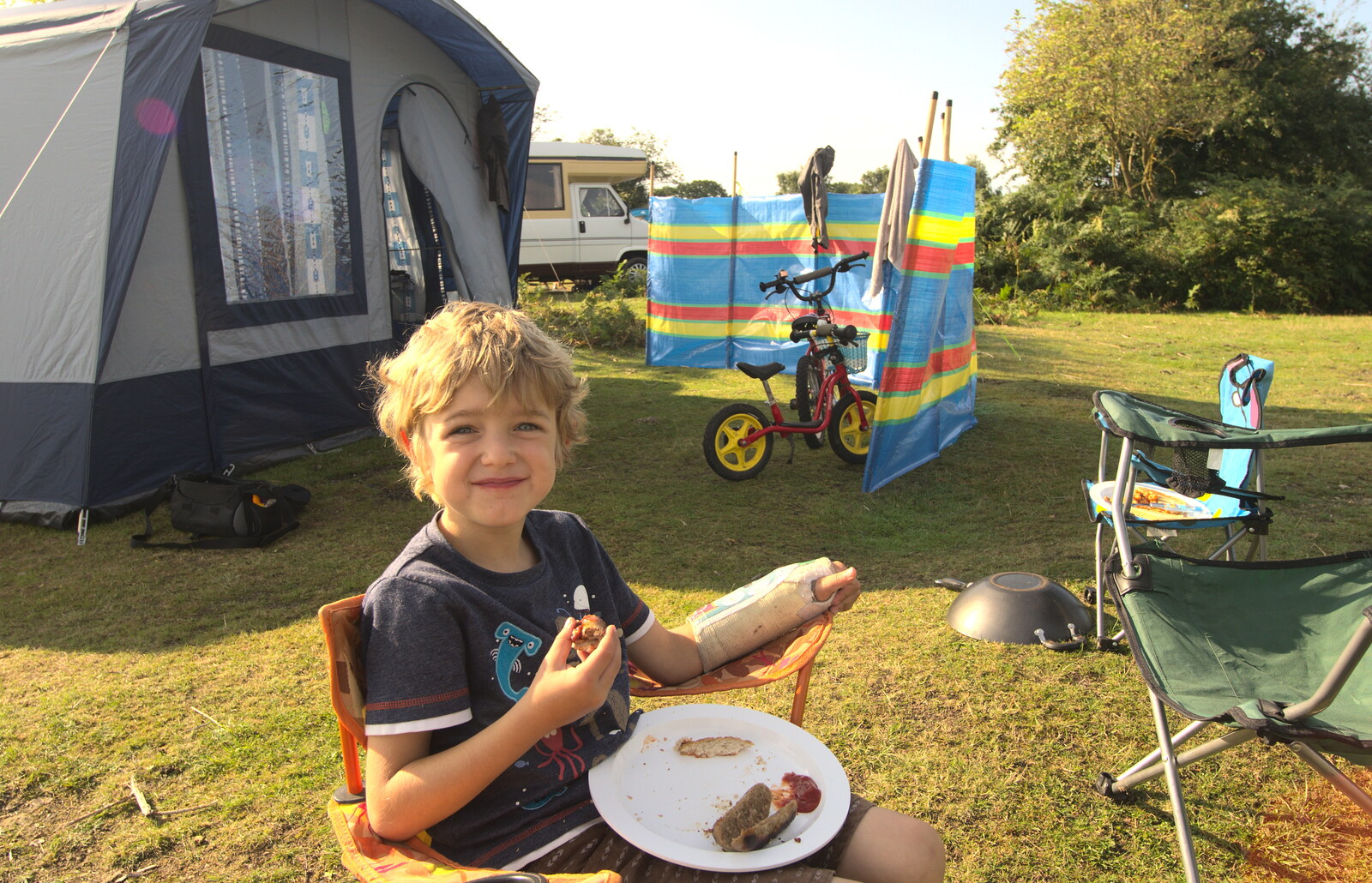 Fred eats camper-van breakfast from A Trip to Hurst Castle, Keyhaven, Hampshire - 28th August 2015