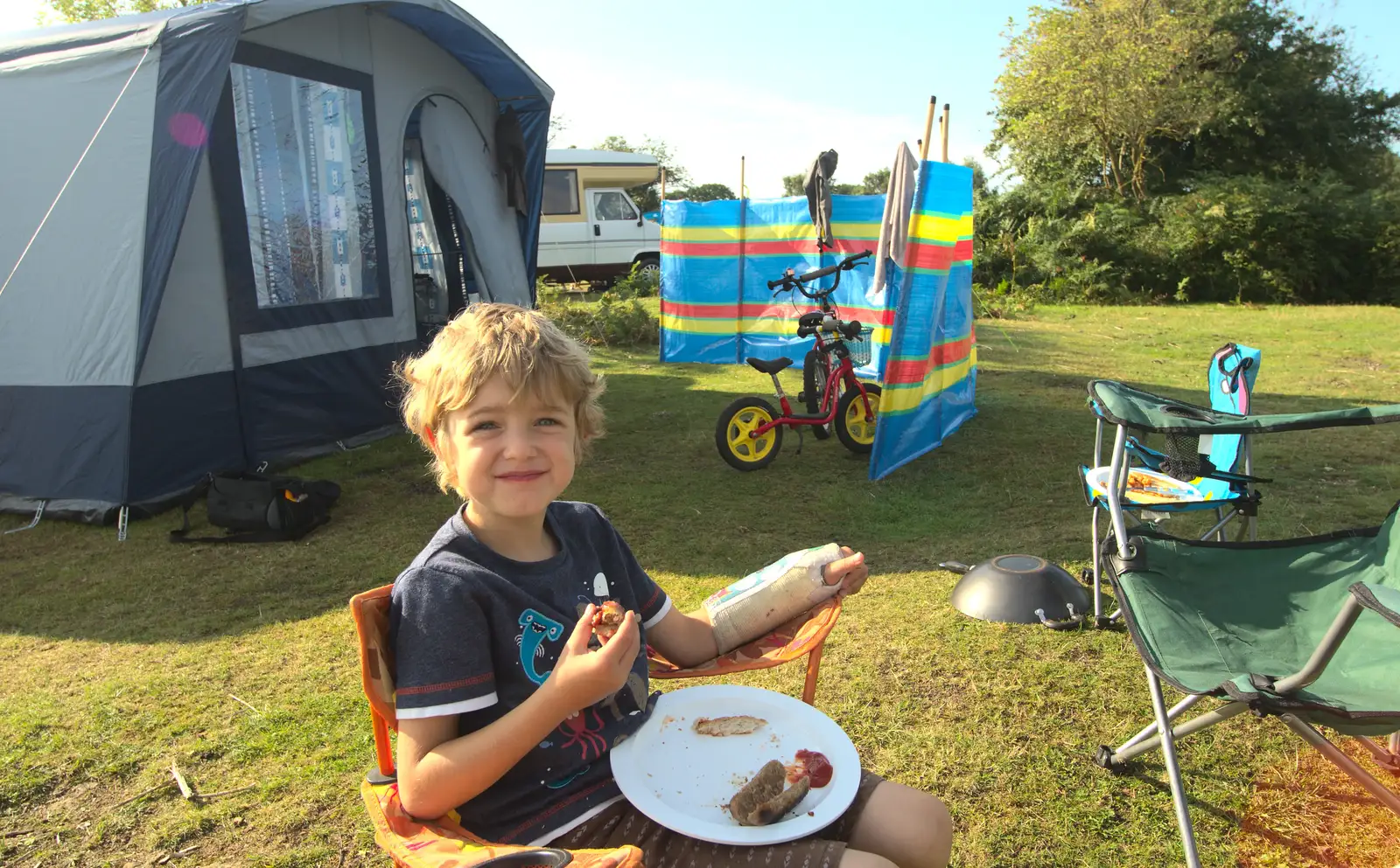 Fred eats camper-van breakfast, from A Trip to Hurst Castle, Keyhaven, Hampshire - 28th August 2015