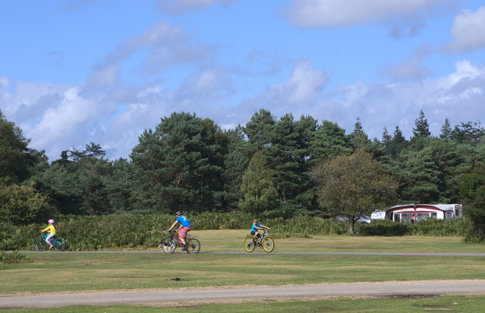 Cyclists at Roundhills from Camping at Roundhills, Brockenhurst, New Forest, Hampshire - 29th August 2015