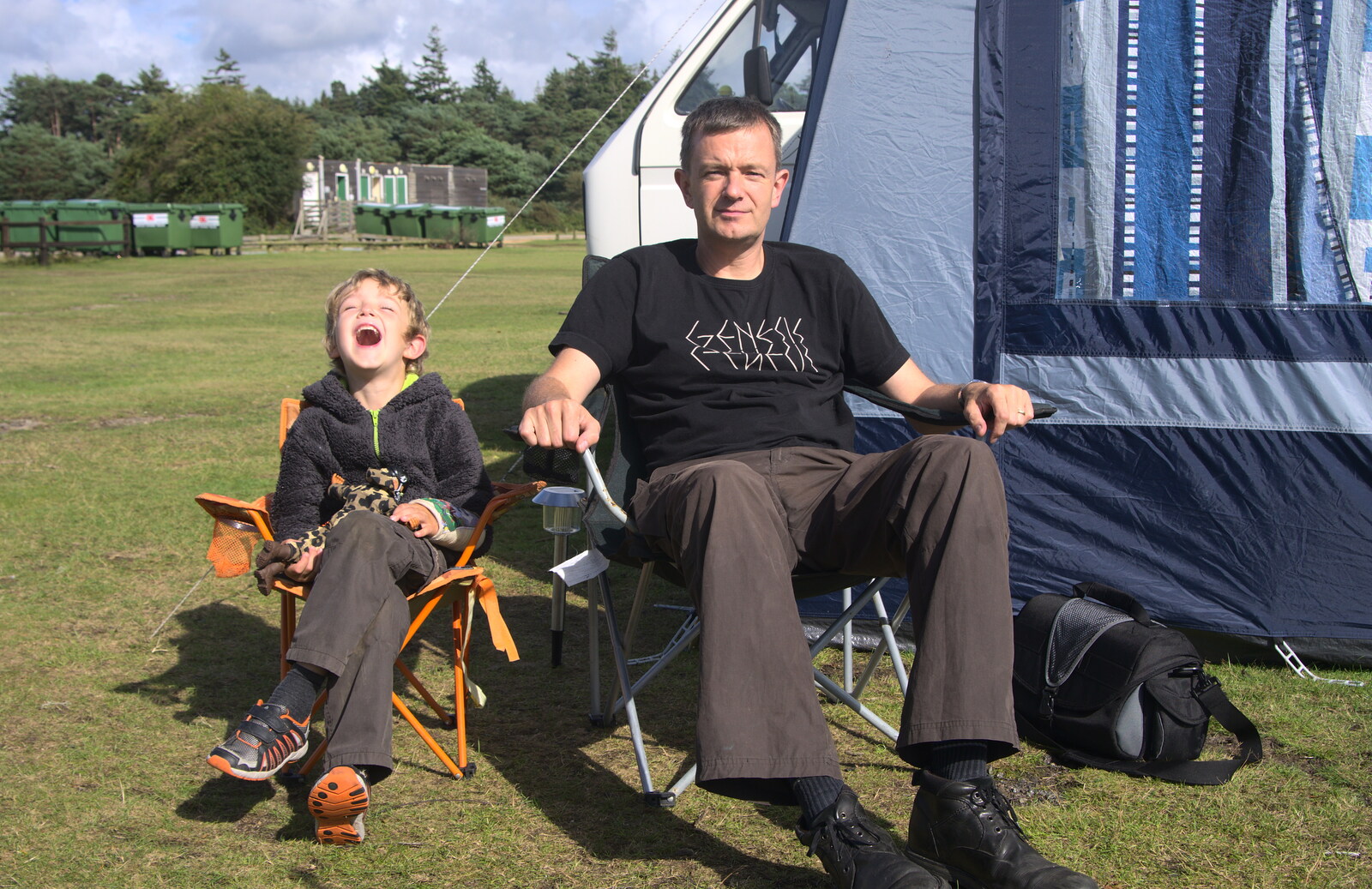 Fred has a laff as Nosher looks grumpy from Camping at Roundhills, Brockenhurst, New Forest, Hampshire - 29th August 2015