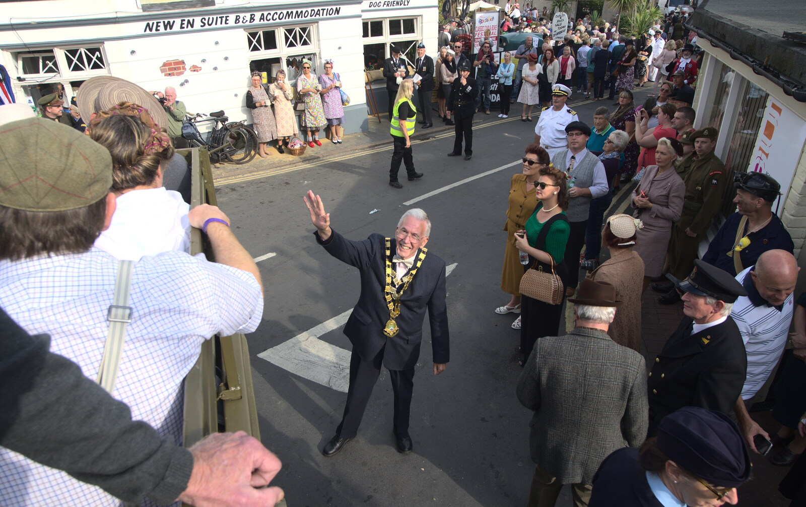 We drop the Mayor off outside the Lobster from A Steamy 1940s Day Out, Holt and Sheringham, Norfolk - 20th September 2015