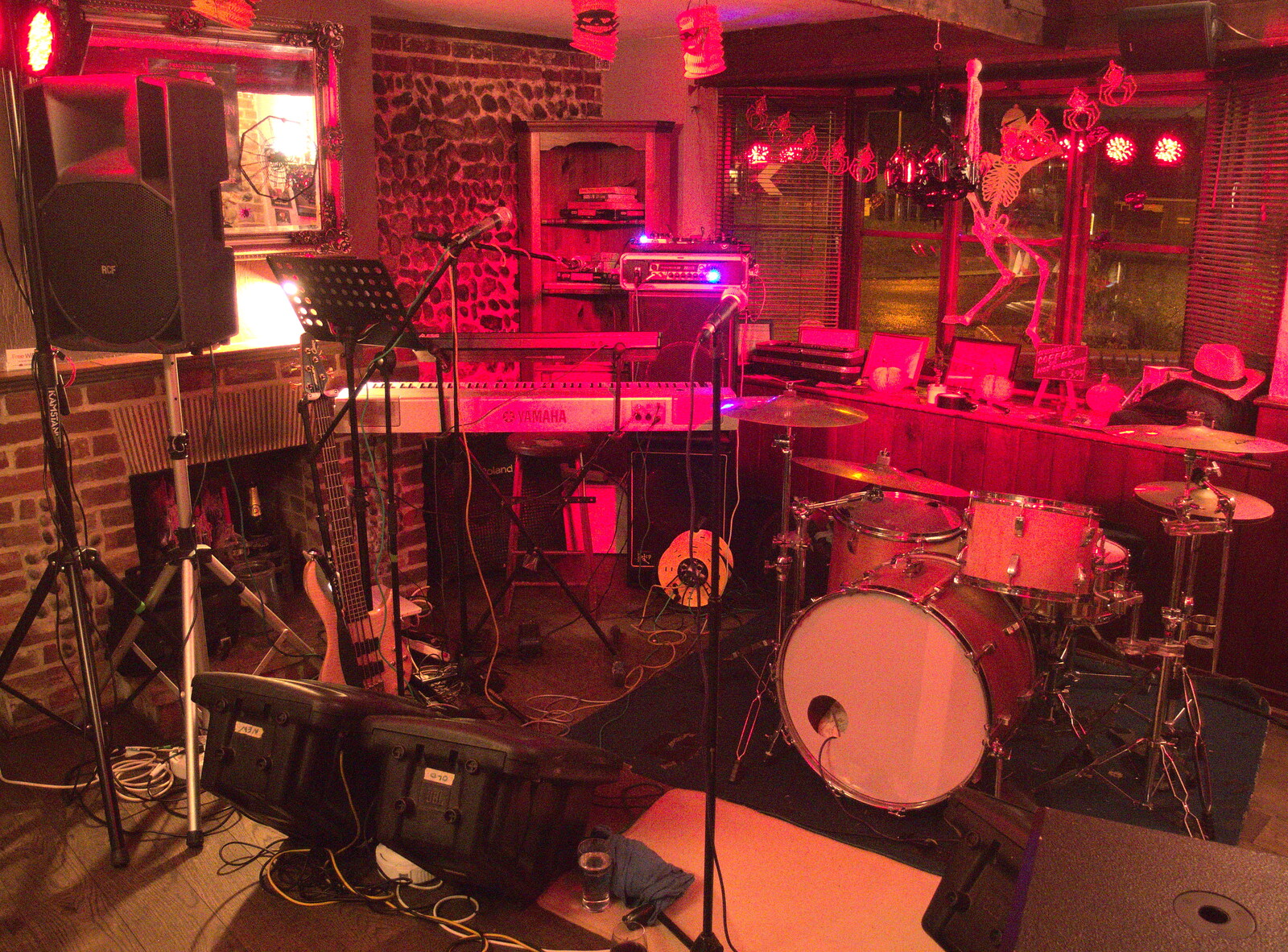 Another pub, another set up from Apple Picking and The BBs at Framingham Earl, Norfolk - 25th October 2015