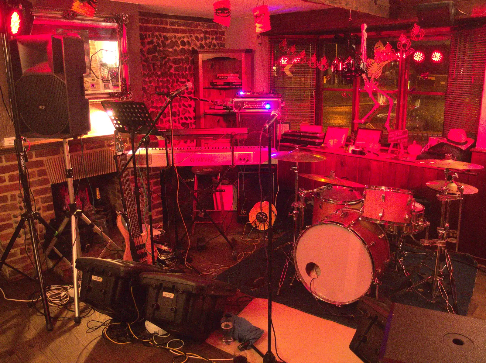 Another pub, another set up, from Apple Picking and The BBs at Framingham Earl, Norfolk - 25th October 2015