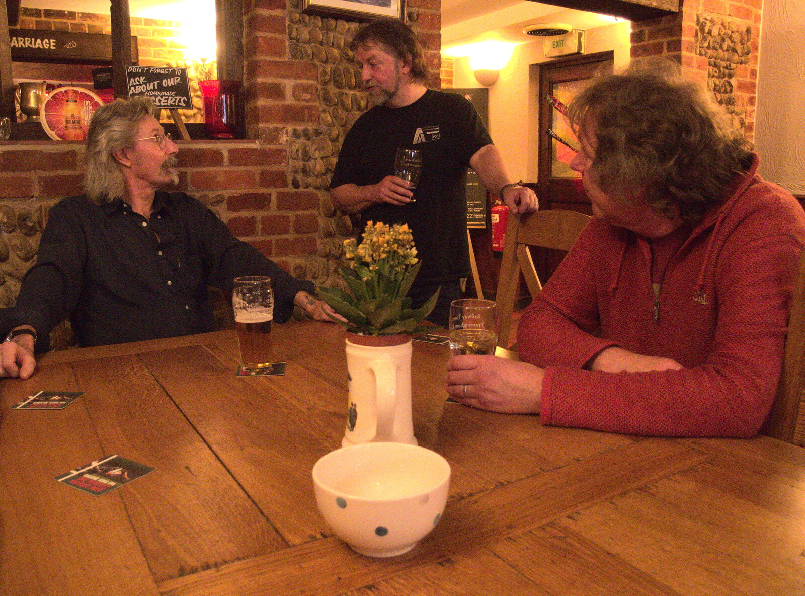 Rob, Billy and Max chat over a beer from Apple Picking and The BBs at Framingham Earl, Norfolk - 25th October 2015