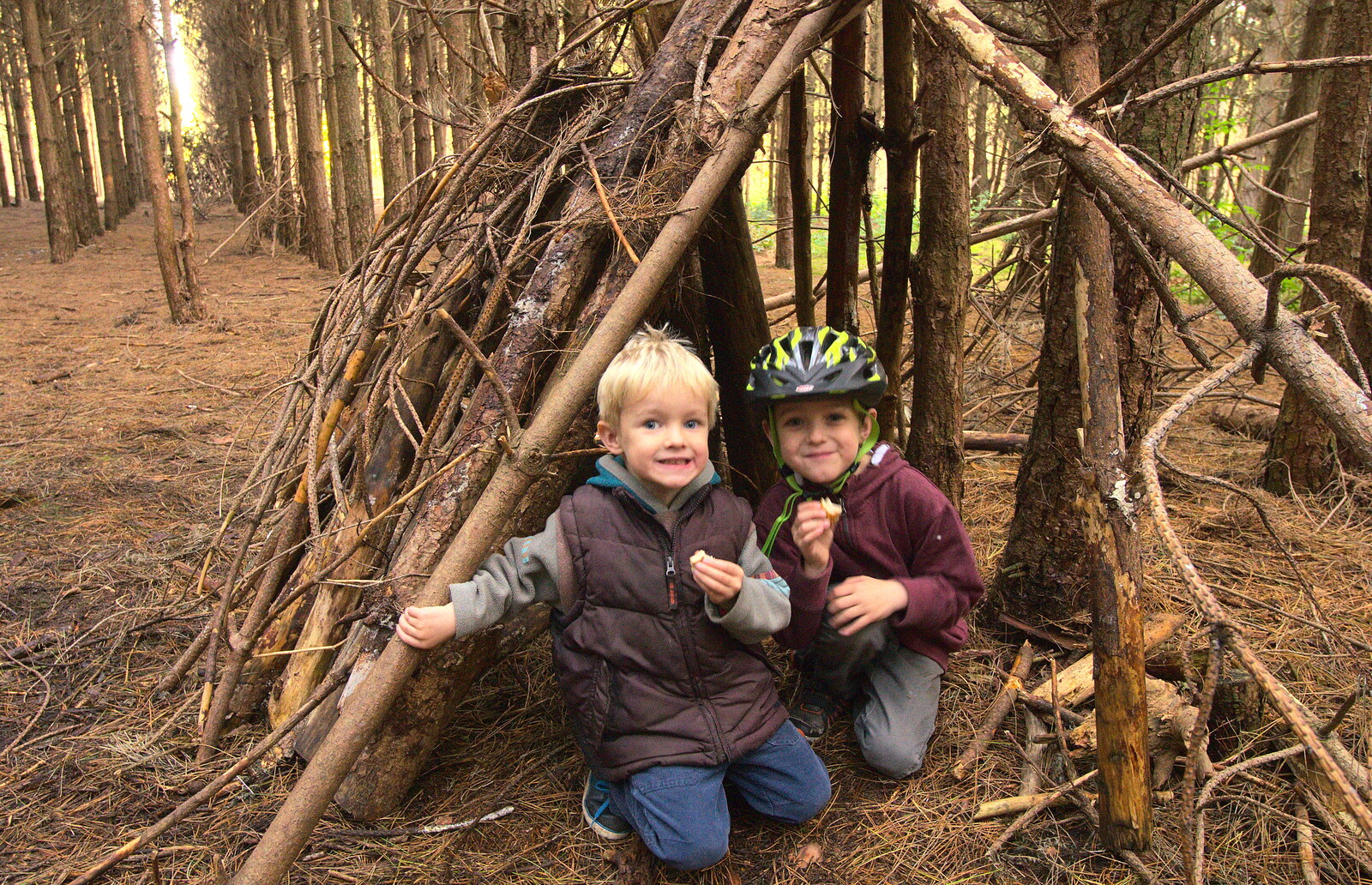Harry and Fred test their den out from A Day at High Lodge, Brandon Forest, Suffolk - 26th October 2015