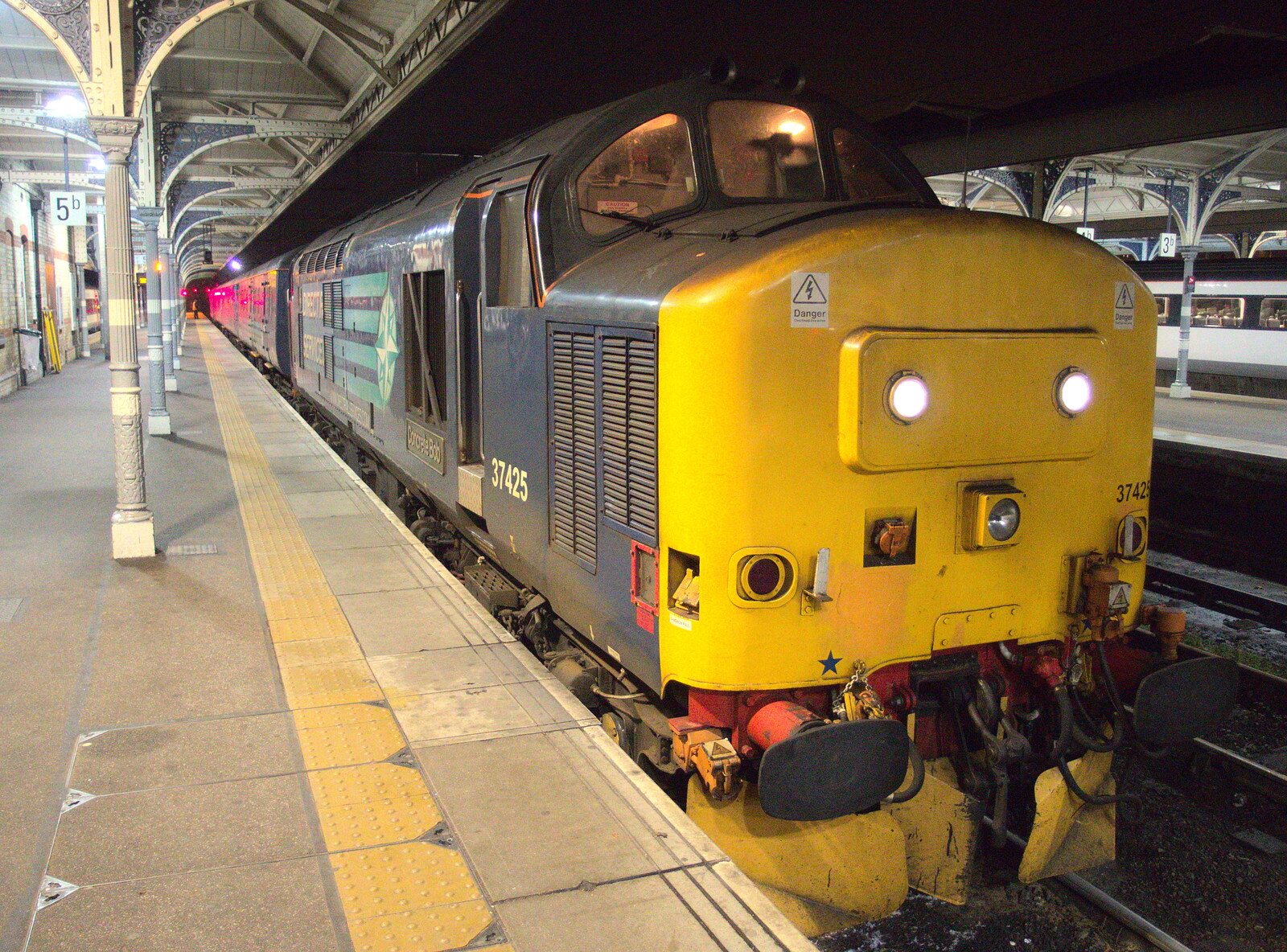 An ancient Class 37, 37425, built in the 1960s from The 38th Norwich Beer Festival, Norwich, Norfolk - 28th October 2015