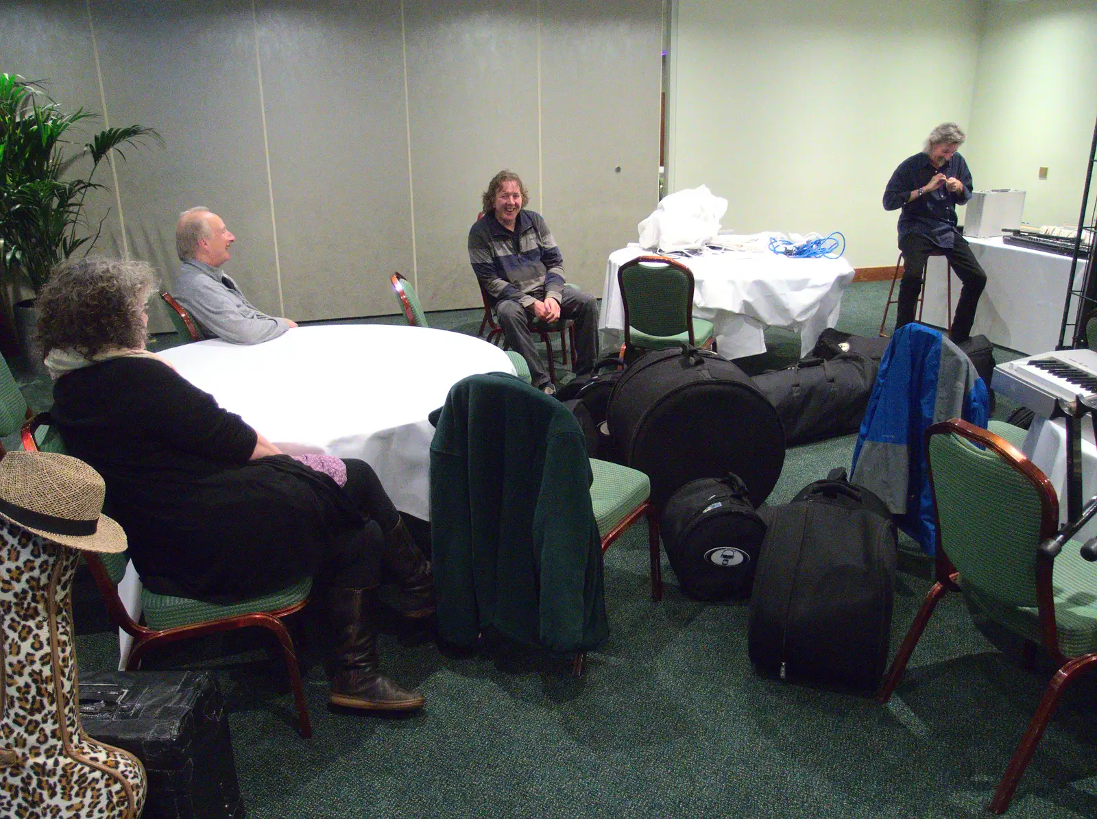 The band in the actually-green Green Room, from The BBs at Centre Parcs, Elvedon, Norfolk - 5th November 2015