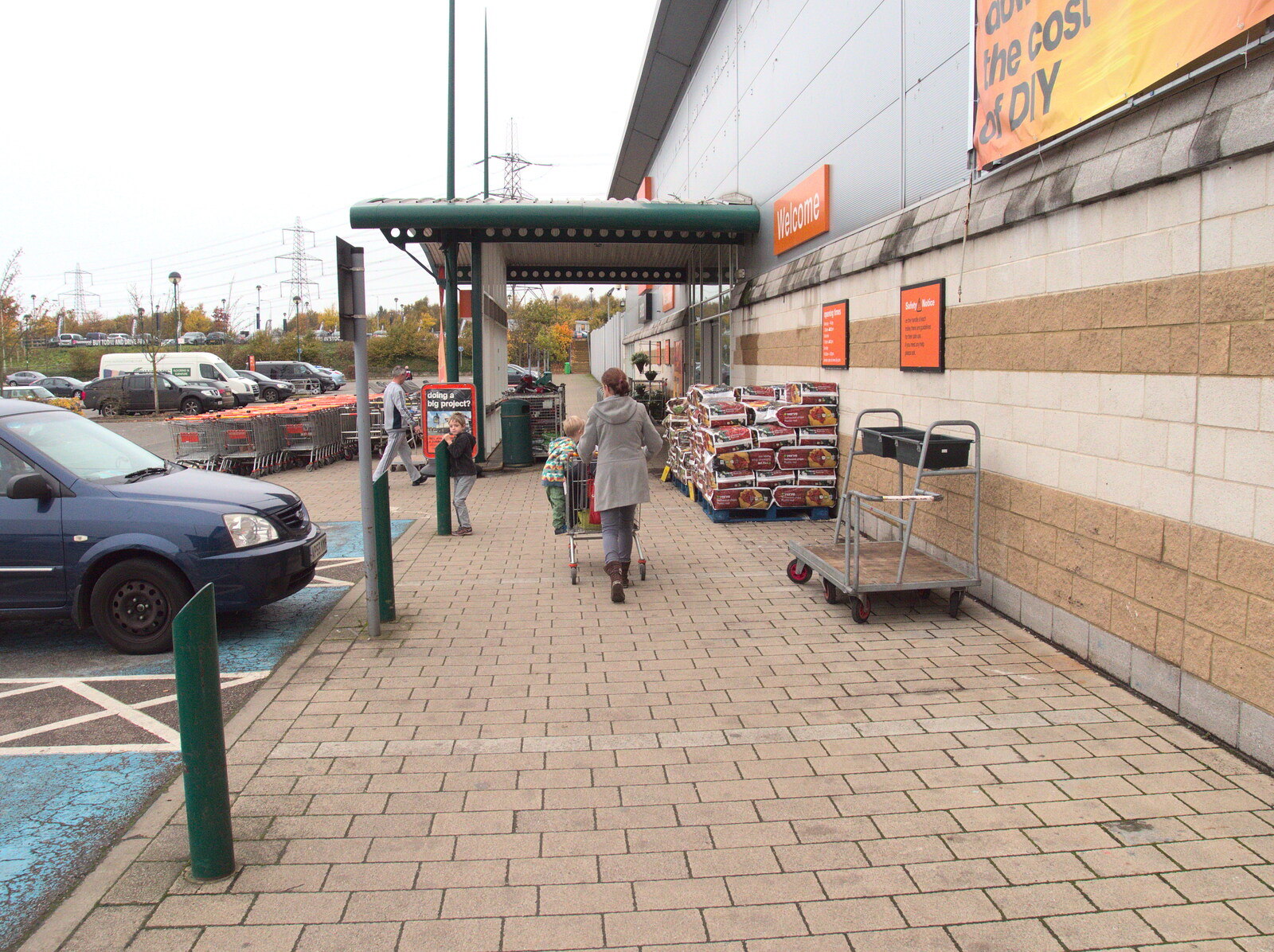 Isobel outside B&Q in Ipswich from The BBs at Centre Parcs, Elvedon, Norfolk - 5th November 2015