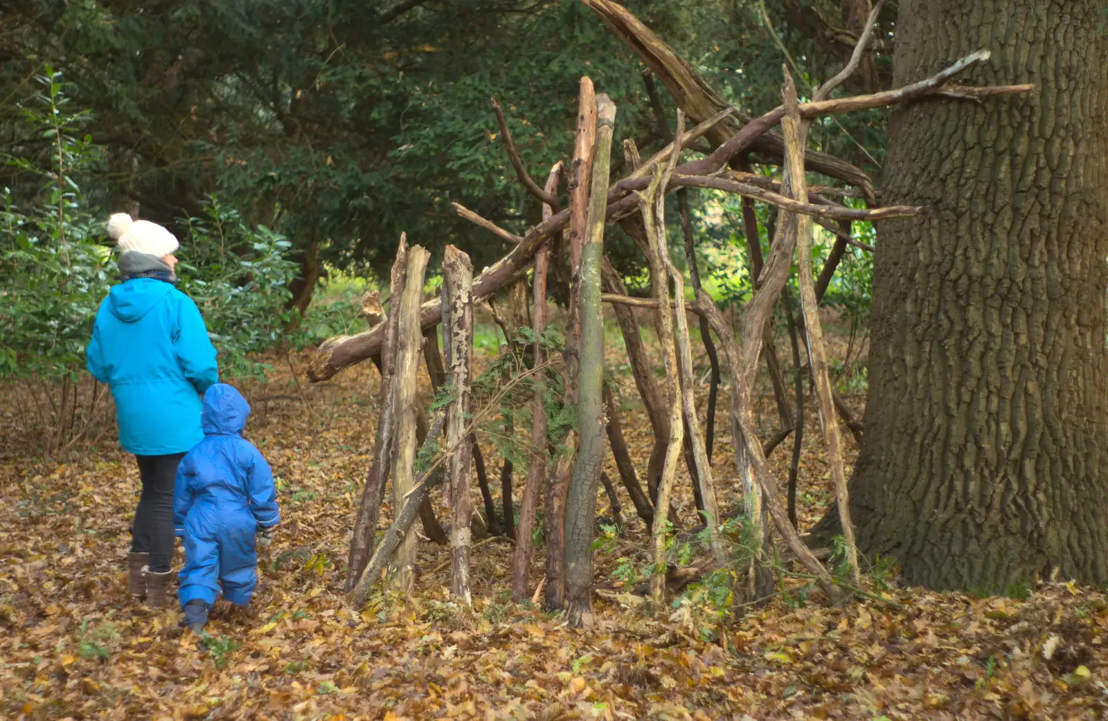 Isobel and Harry find a pre-built den, from Hot-tub Penthouse, Thornham Walks, and Building, London and Suffolk - 12th November 2015