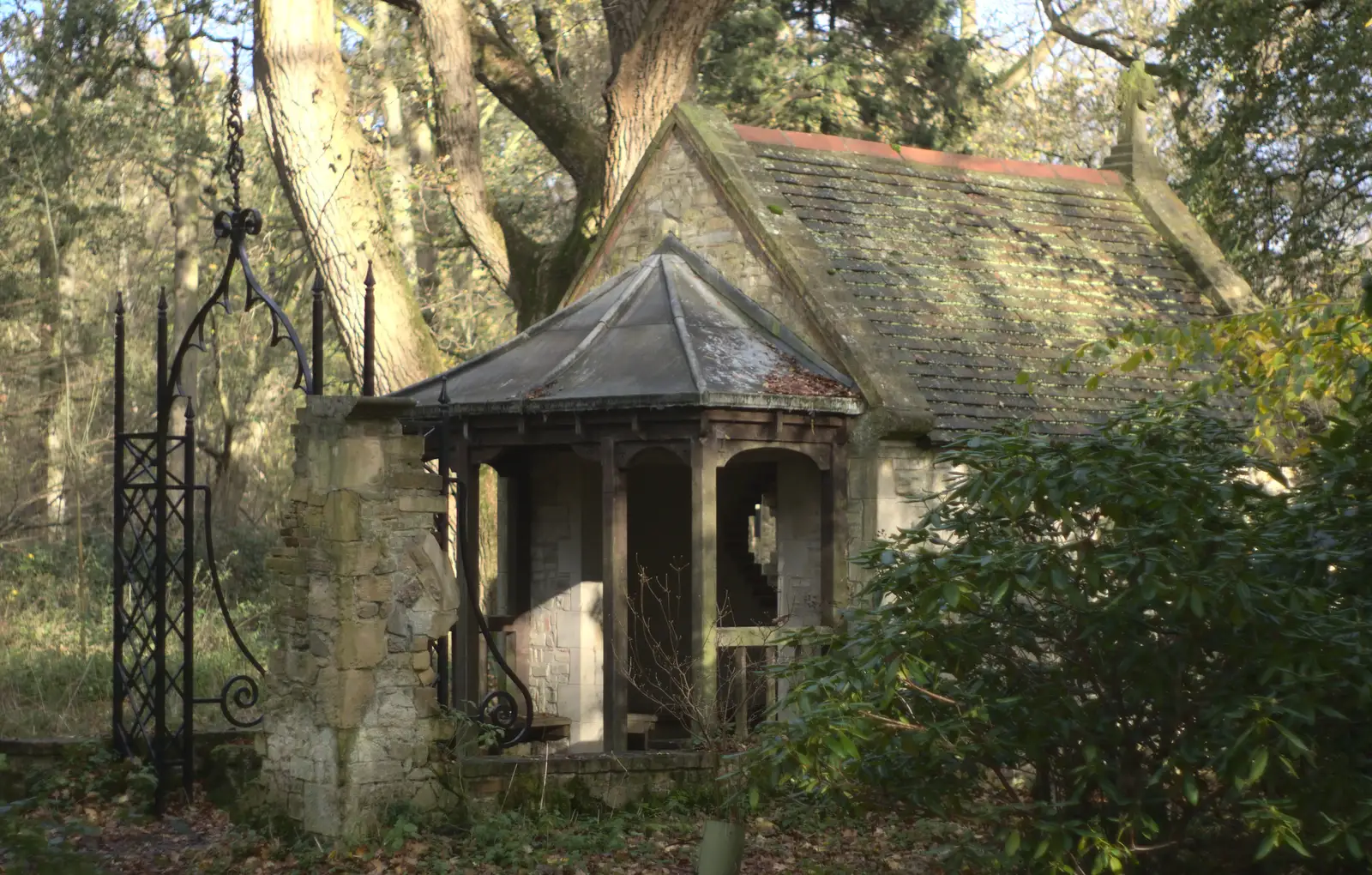 The folly near the pet cemetary, from Hot-tub Penthouse, Thornham Walks, and Building, London and Suffolk - 12th November 2015