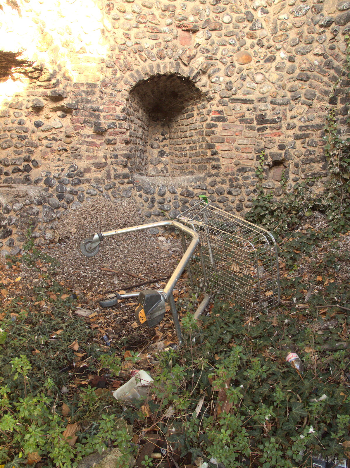 A shopping trolley is abandoned in a Roman tower from The Eye Christmas Lights, and a Trip to Norwich, Norfolk - 4th December 2015
