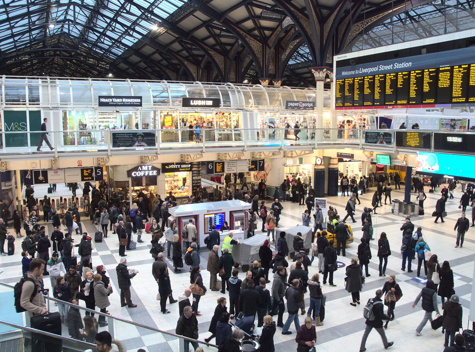 A busy Liverpool Street Station from Southwark, Norwich, and a Power Cut, London, Norfolk and Suffolk - 12th December 2015