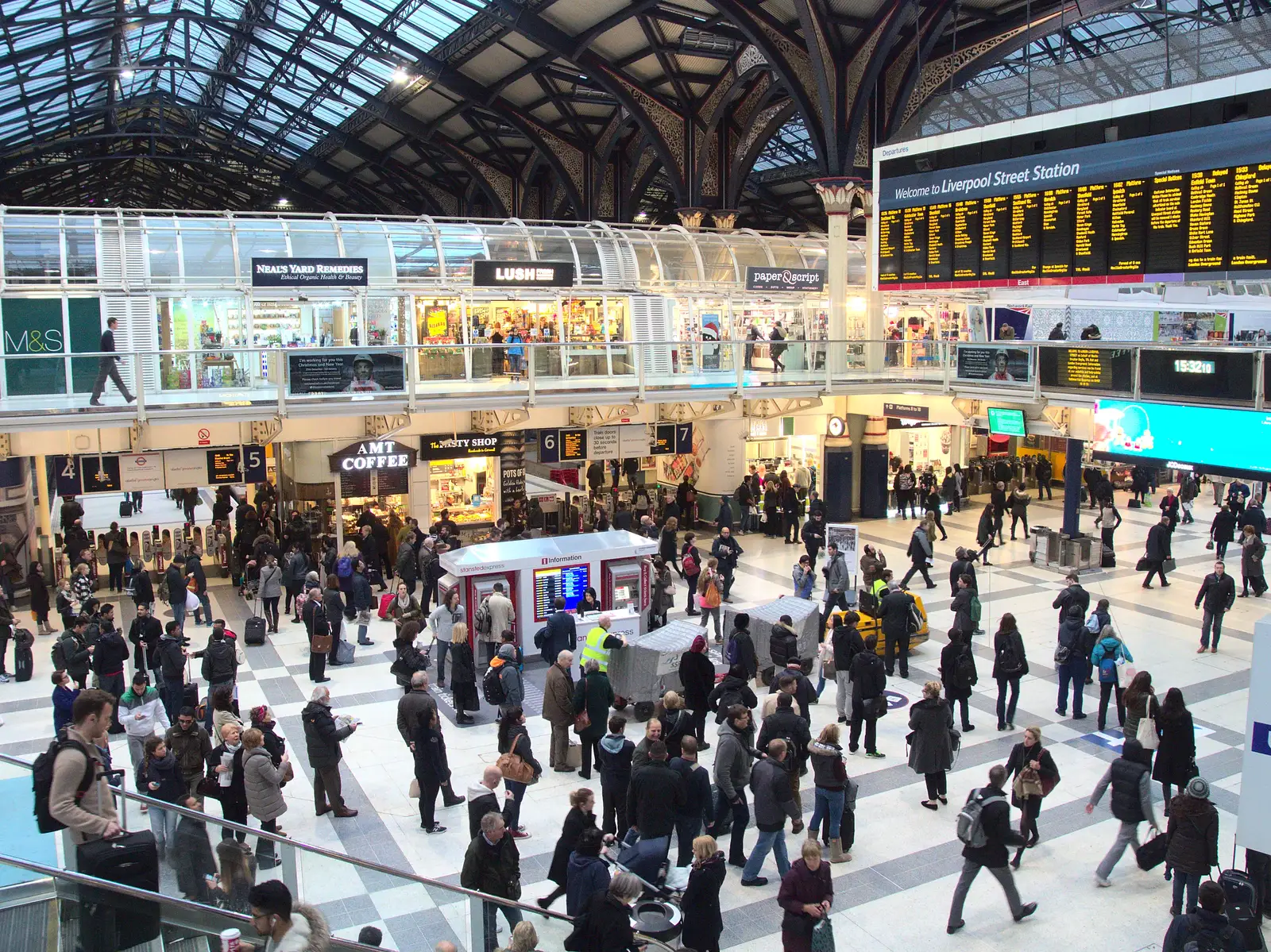 A busy Liverpool Street Station, from Southwark, Norwich, and a Power Cut, London, Norfolk and Suffolk - 12th December 2015