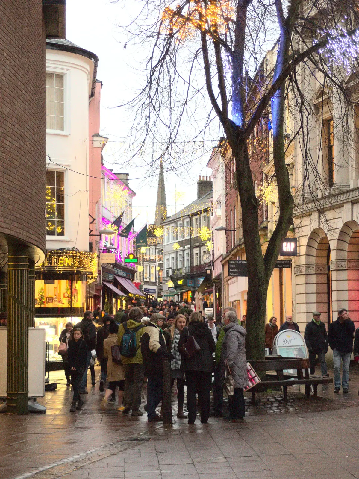 Shoppers mill around on a busy London Street, from Southwark, Norwich, and a Power Cut, London, Norfolk and Suffolk - 12th December 2015