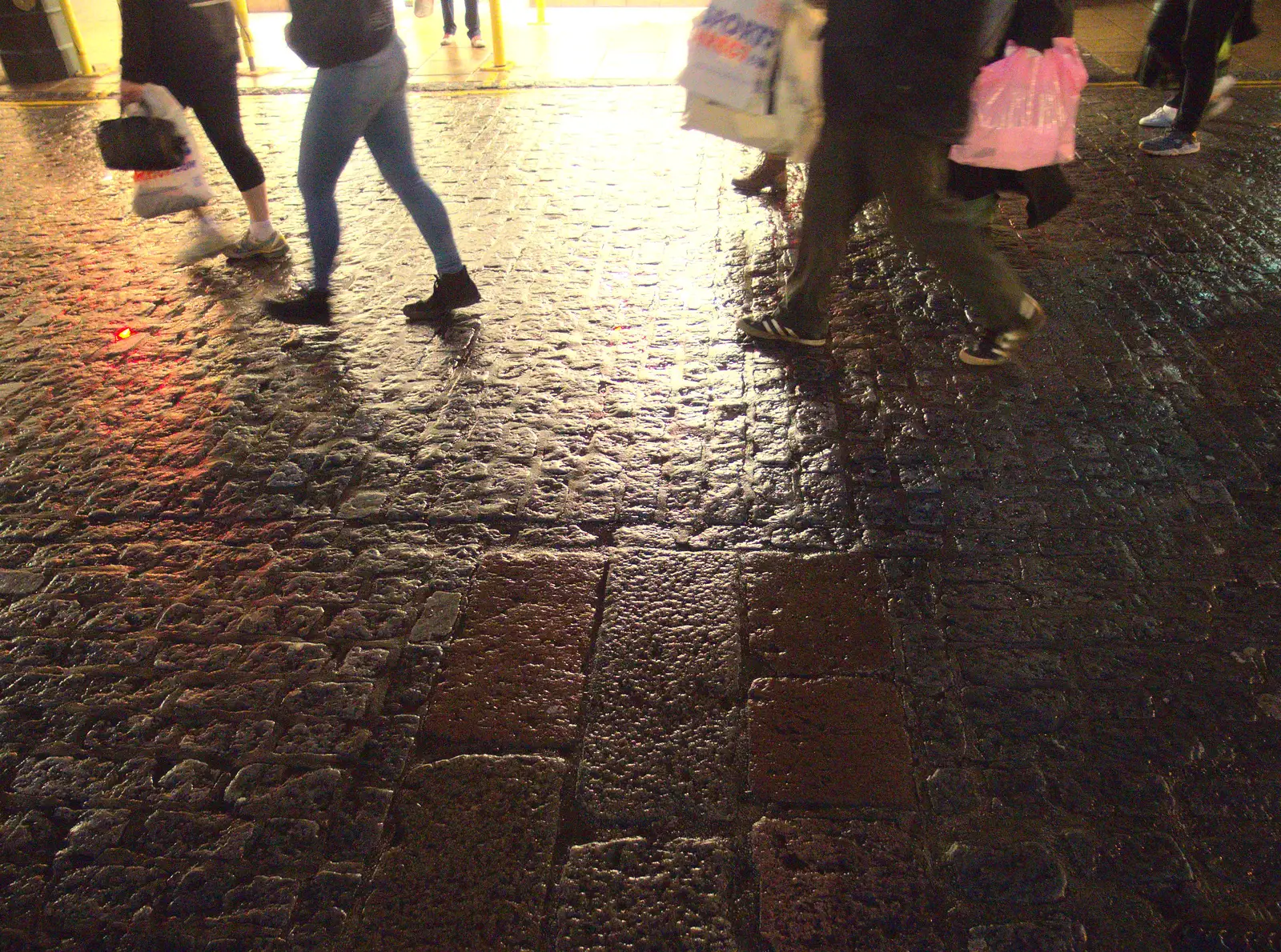 Shoppers on wet cobbles, from Southwark, Norwich, and a Power Cut, London, Norfolk and Suffolk - 12th December 2015