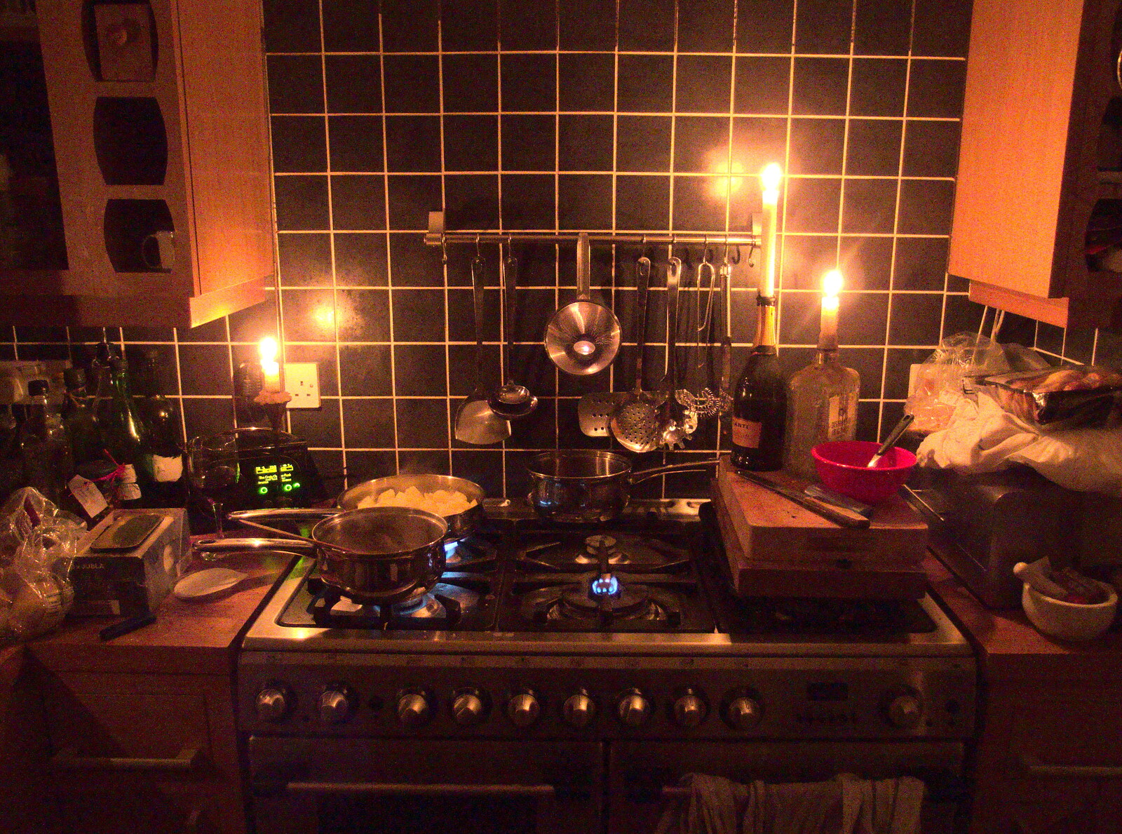 It's cooking by candle-light in a power cut from Southwark, Norwich, and a Power Cut, London, Norfolk and Suffolk - 12th December 2015