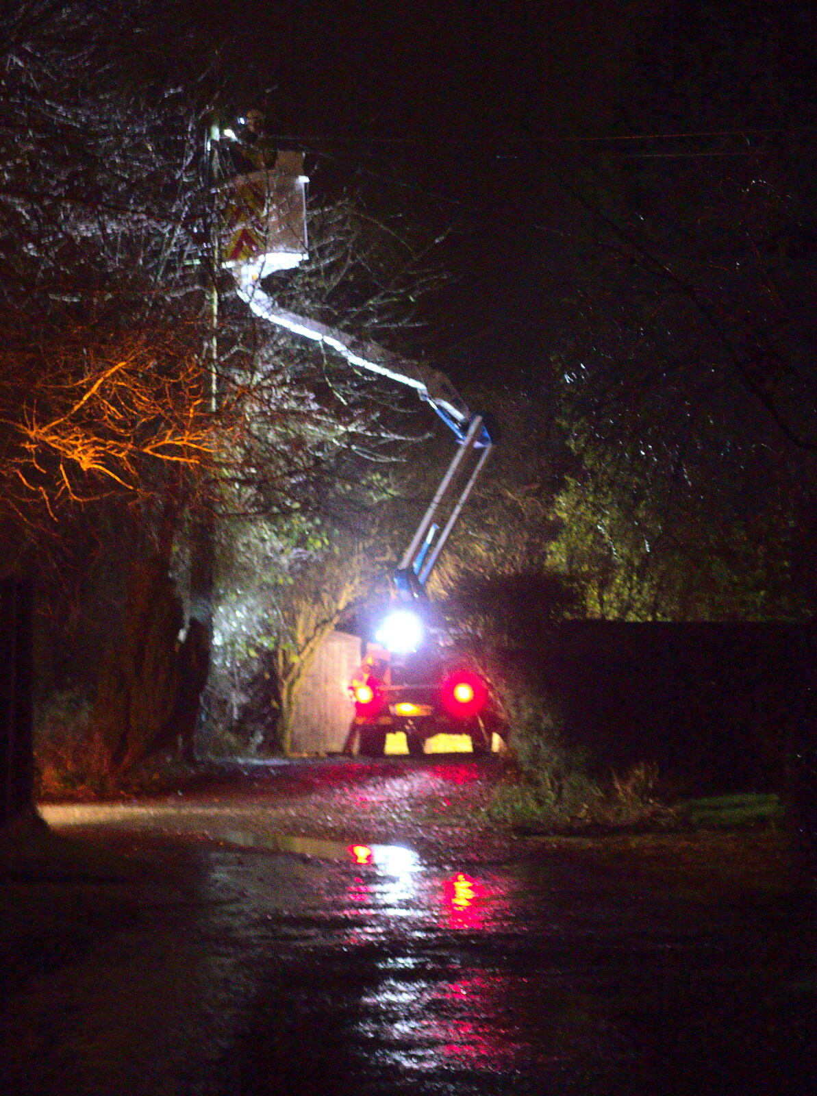 The engineer's up the pole fixing our supply from Southwark, Norwich, and a Power Cut, London, Norfolk and Suffolk - 12th December 2015