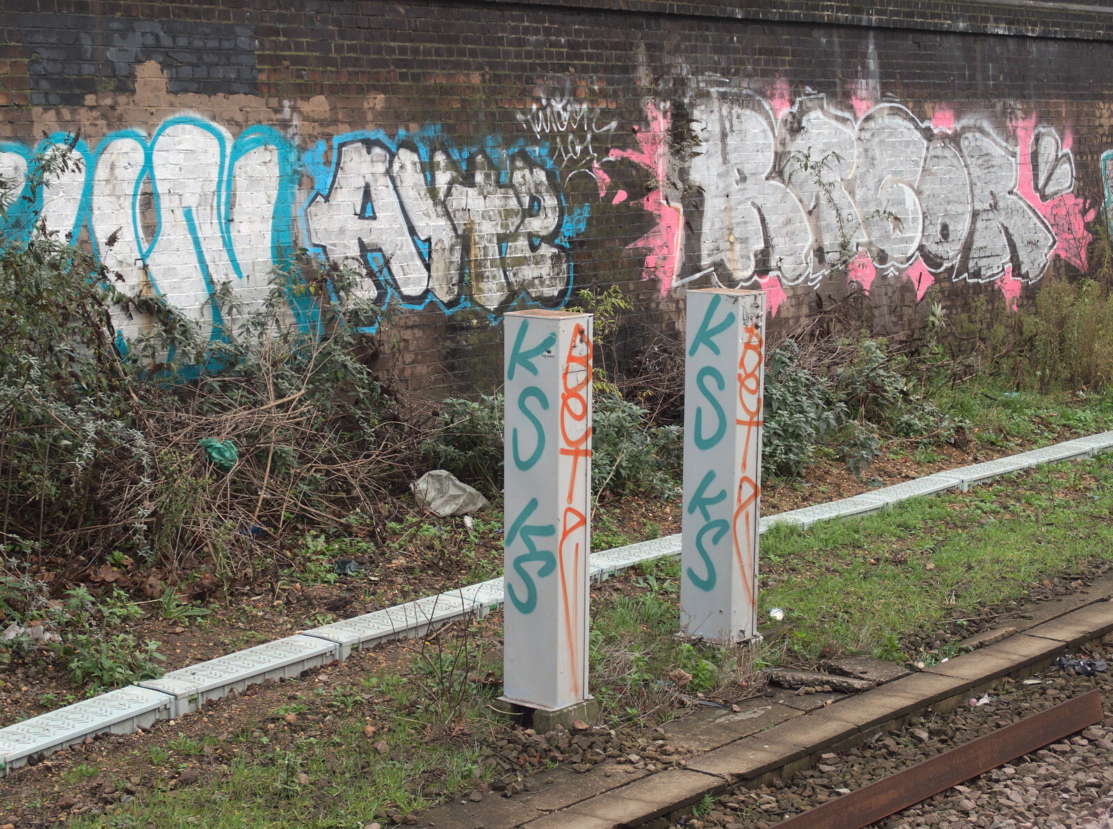 Trackside graffiti from A London Lunch, Borough, Southwark - 15th December 2015