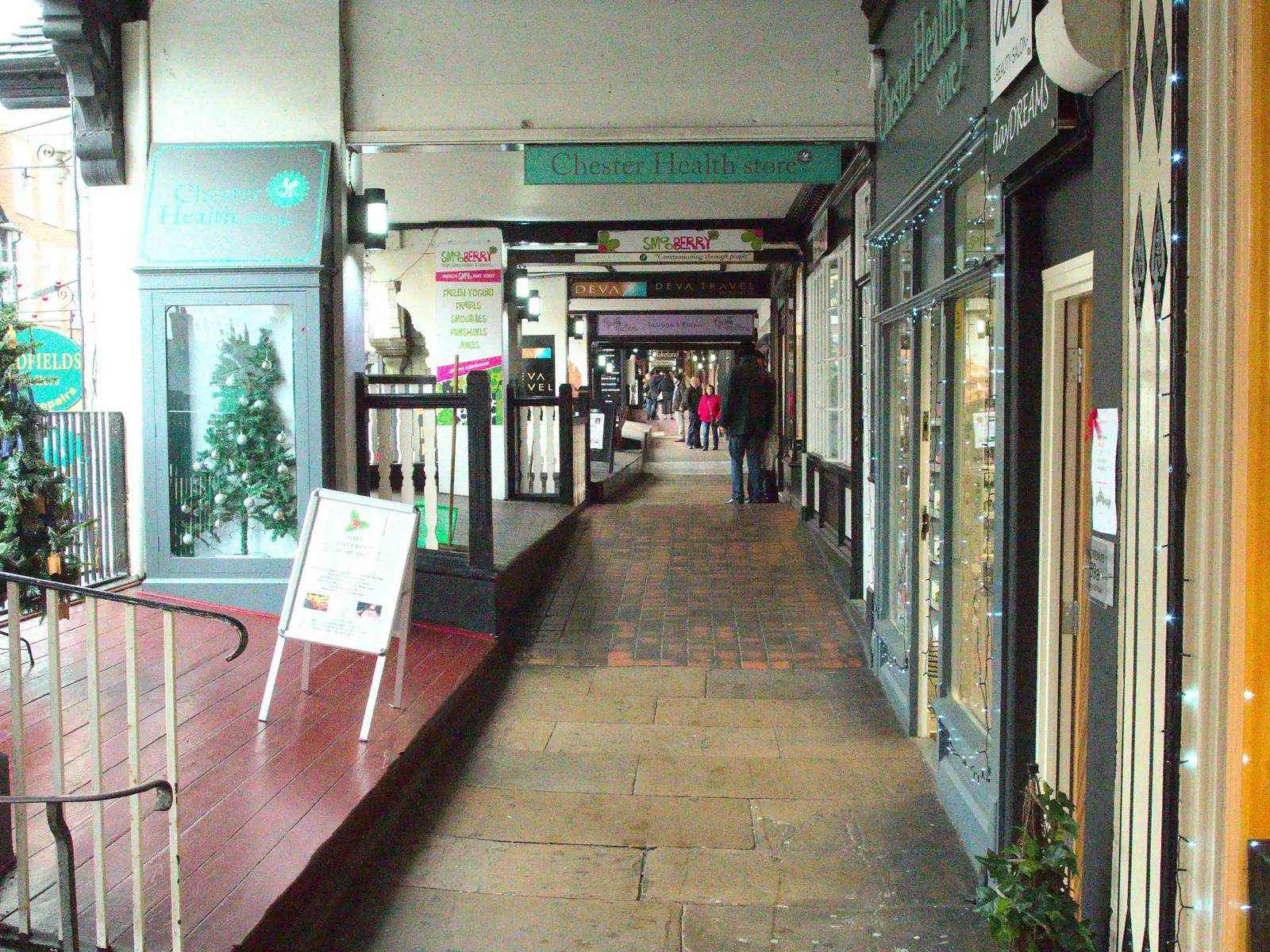 The upstairs pavement on Grosvenor Street, from A Party and a Road Trip to Chester, Suffolk and Cheshire - 20th December 2015