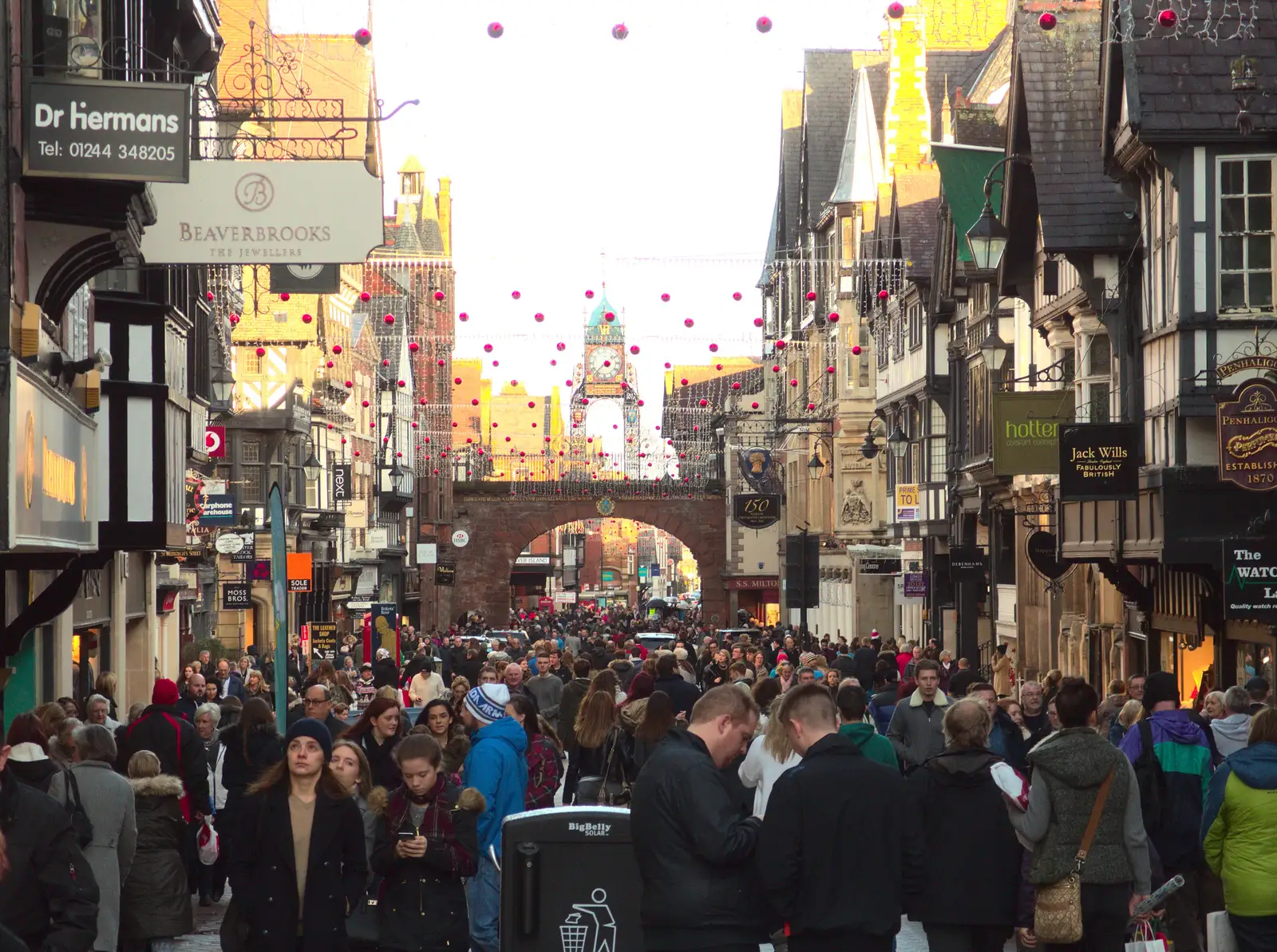 A heaving Eastgate, and the Eastgate Clock, from A Party and a Road Trip to Chester, Suffolk and Cheshire - 20th December 2015