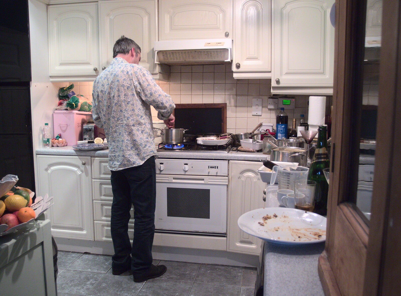 Wayne does his thing in the kitchen from Christmas in Blackrock and St. Stephen's in Ballybrack, Dublin, Ireland - 25th December 2015