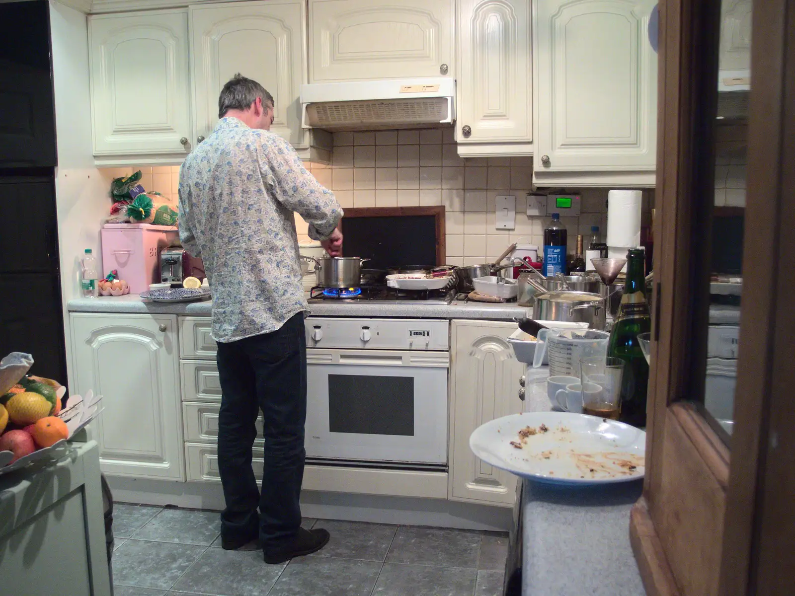 Wayne does his thing in the kitchen, from Christmas in Blackrock and St. Stephen's in Ballybrack, Dublin, Ireland - 25th December 2015