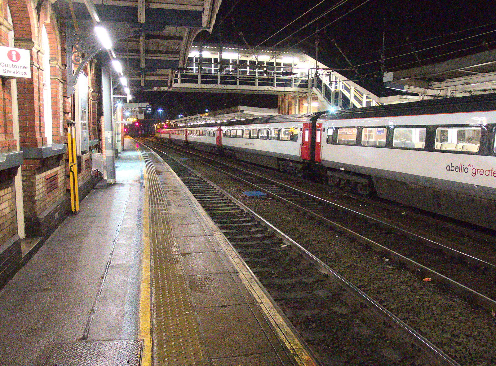 The train to London waits on Platform 1 from Isobel Goes to Lyon, Ipswich Station, Burrell Road - 24th January 2016