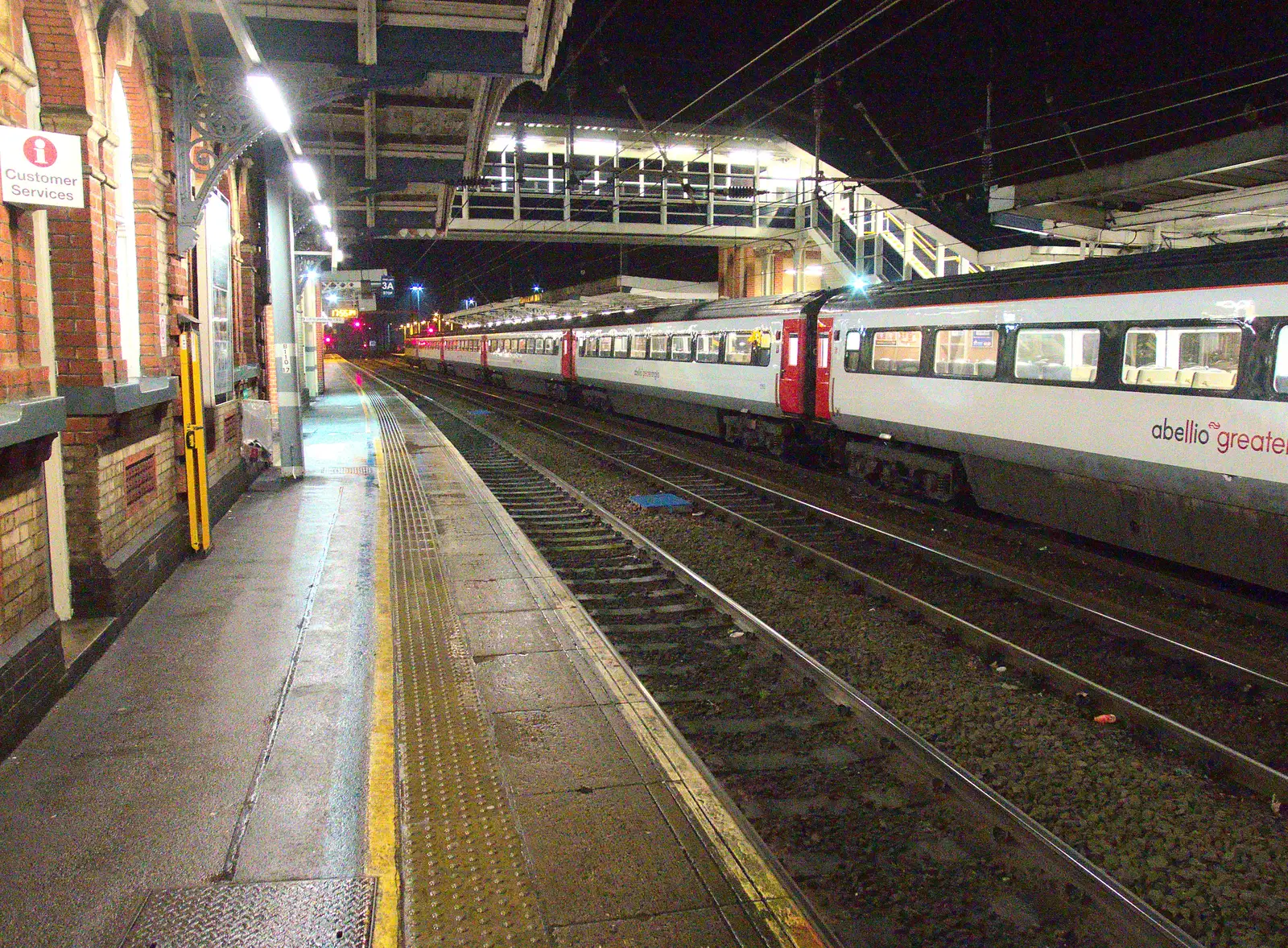 The train to London waits on Platform 1, from Isobel Goes to Lyon, Ipswich Station, Burrell Road - 24th January 2016