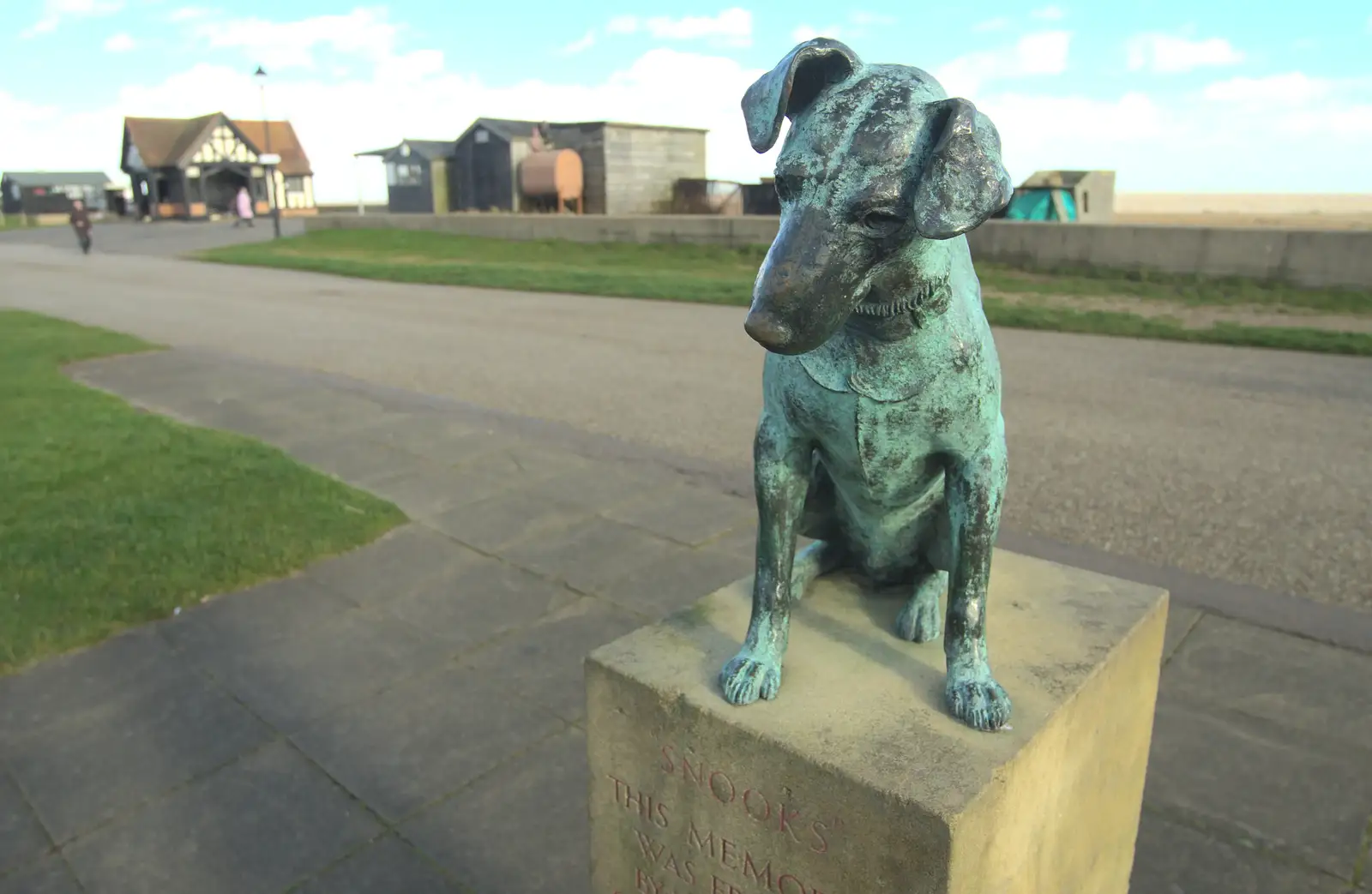 A bronze statue of Snooks the Dog, from A Trip to Aldeburgh, Suffolk - 7th February 2016