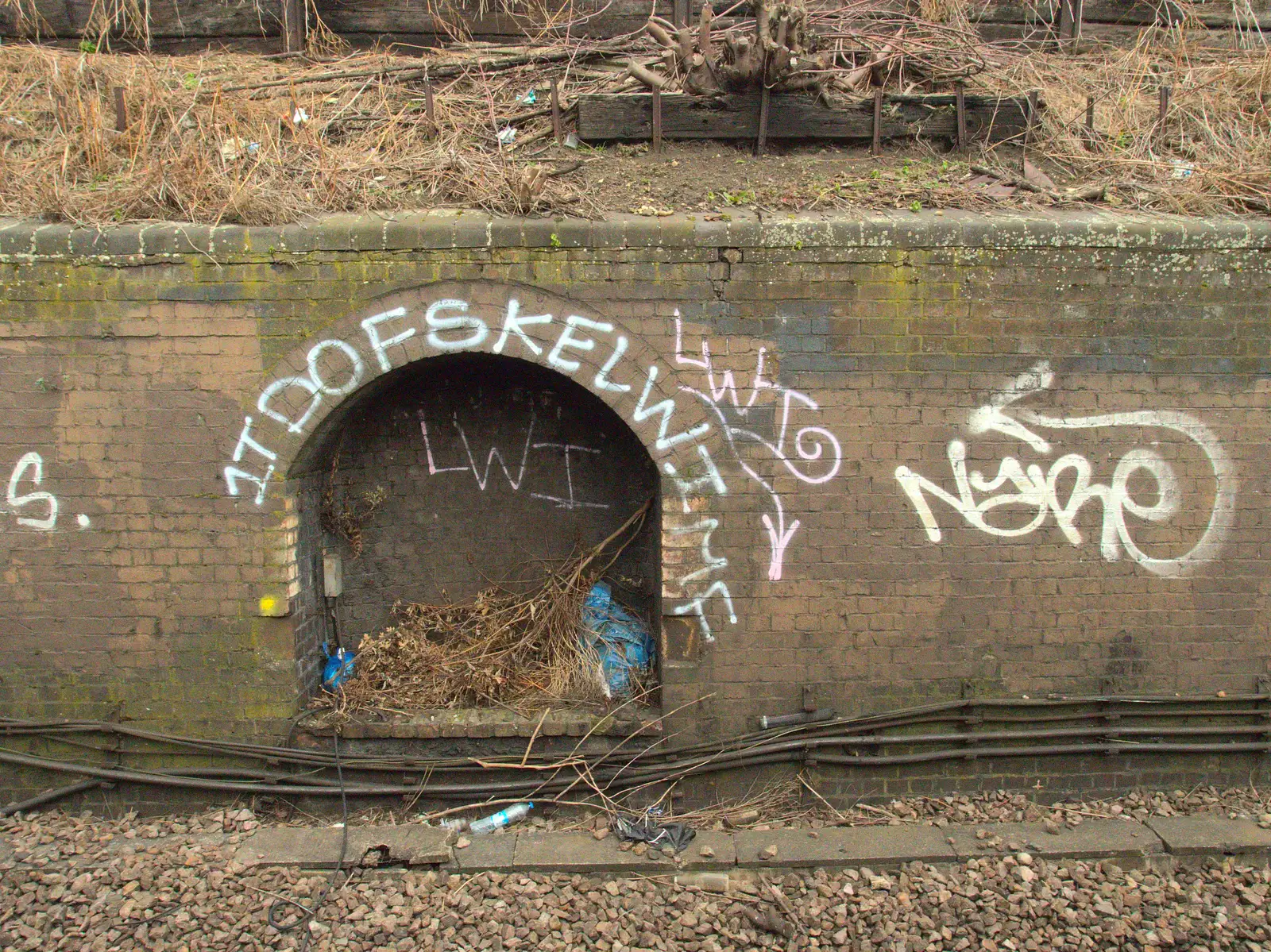 Circular graffiti, from A SwiftKey Power Cut, Southwark Bridge Road, London - 4th March 2016