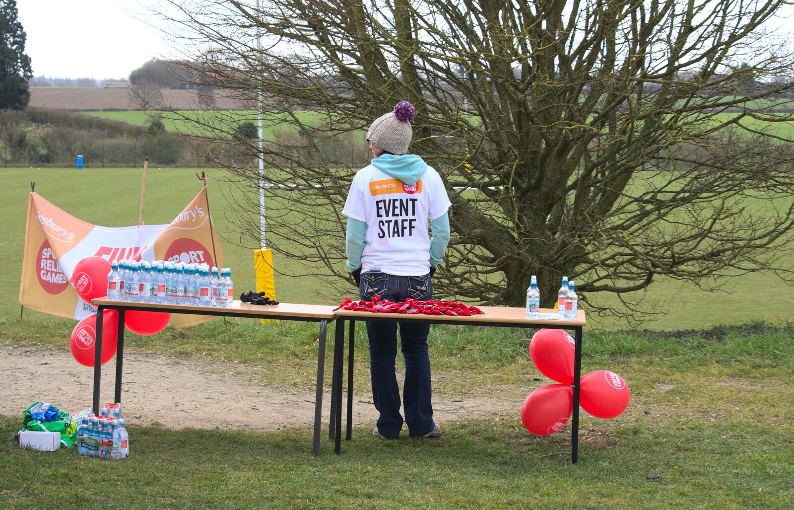 Waiting for the runners from Isobel's Hartismere Run, Castleton Way, Eye, Suffolk - 16th March 2016