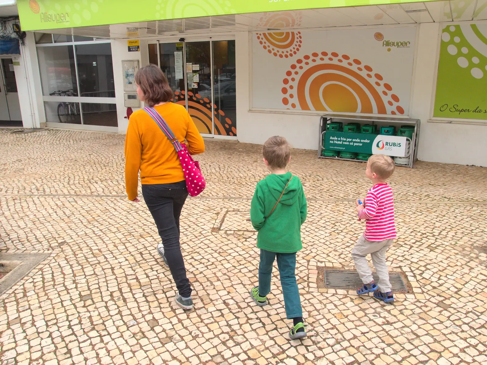 We roam around the shops in Albufeira, from A Trip to Albufeira: The Hotel Paraiso, Portugal - 3rd April 2016