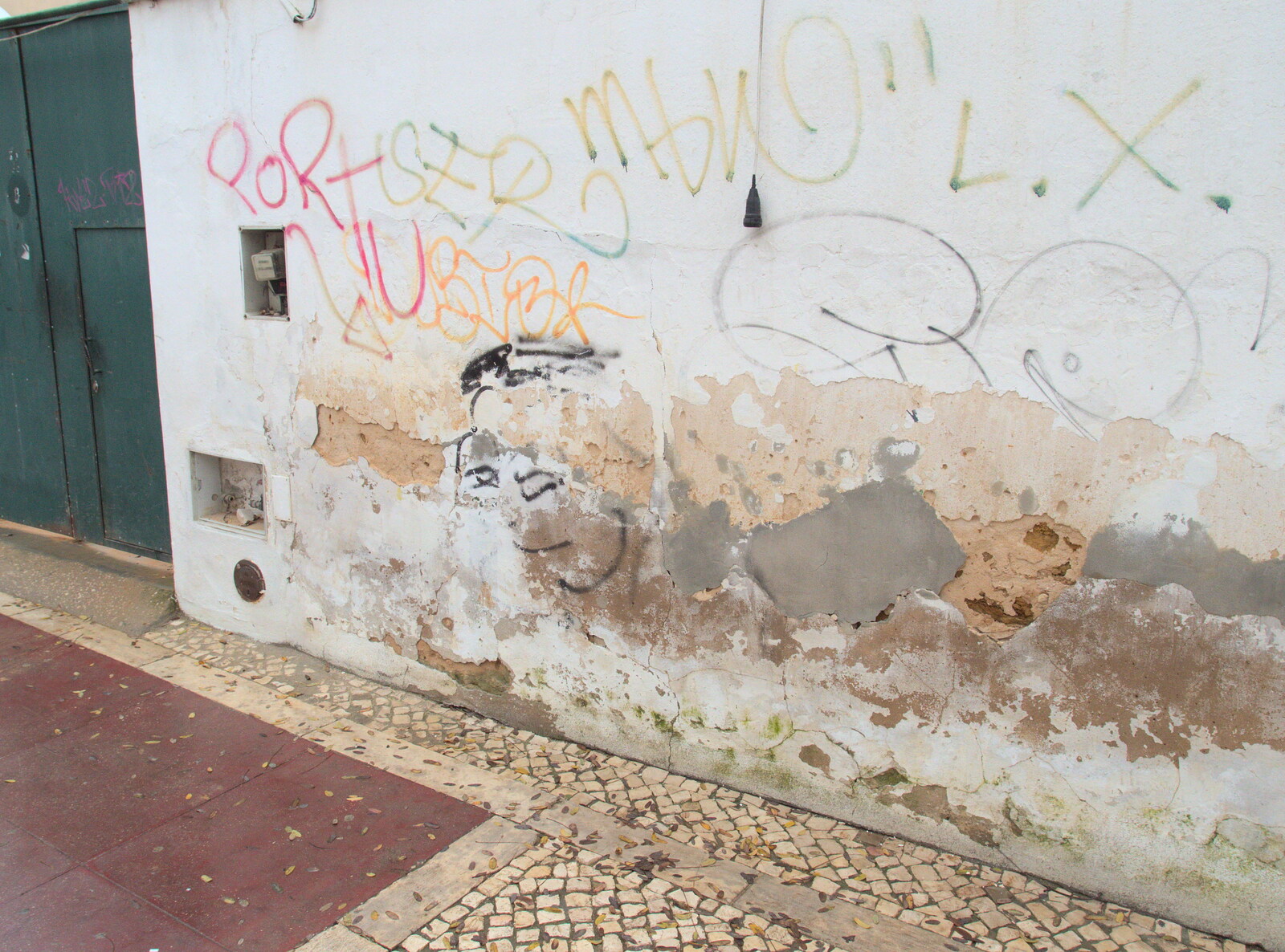 A wrecked wall from A Trip to Albufeira: The Hotel Paraiso, Portugal - 3rd April 2016