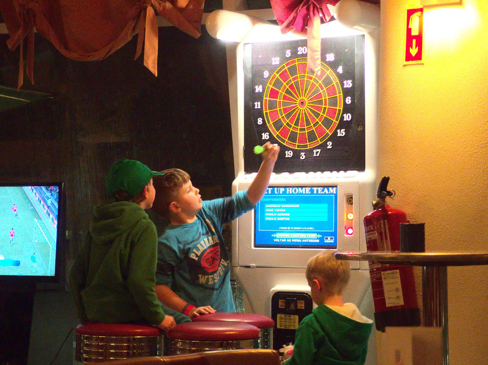 Fred finds a friend to play darts with, from A Trip to Albufeira: The Hotel Paraiso, Portugal - 3rd April 2016