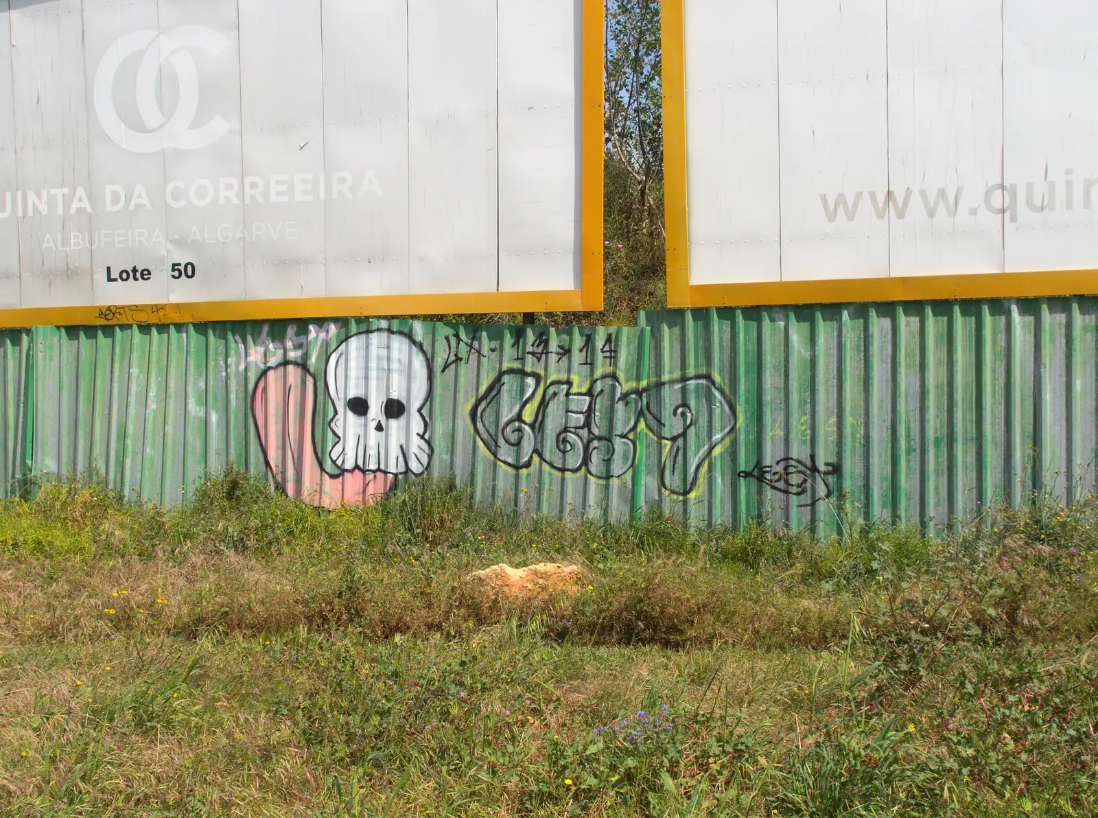 Portugal graffiti, from A Trip to Albufeira: The Hotel Paraiso, Portugal - 3rd April 2016