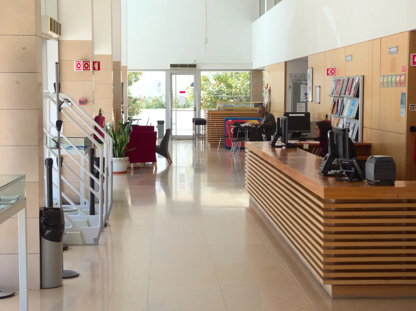 A quiet library lobby, from A Trip to Albufeira: The Hotel Paraiso, Portugal - 3rd April 2016