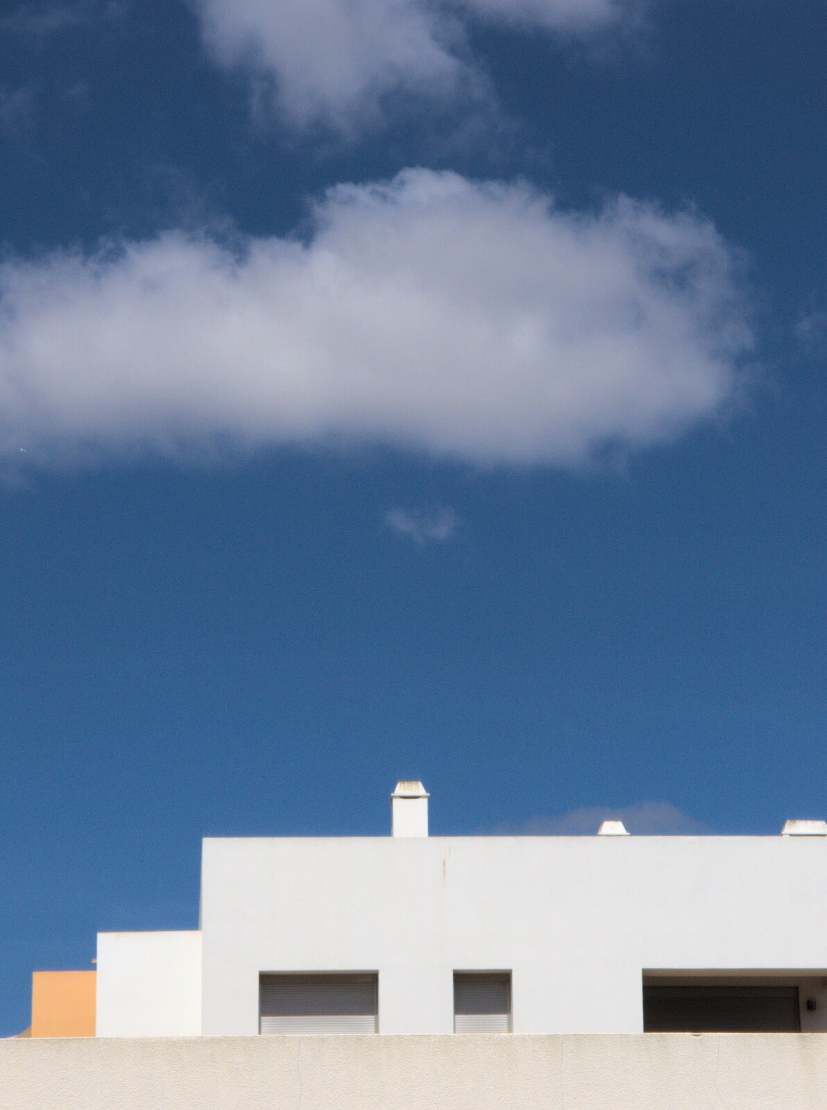 Blue sky and a white building from A Trip to Albufeira: The Hotel Paraiso, Portugal - 3rd April 2016