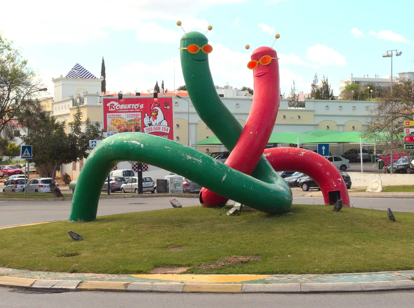 The comedy worms on a roundabout, from A Trip to Albufeira: The Hotel Paraiso, Portugal - 3rd April 2016