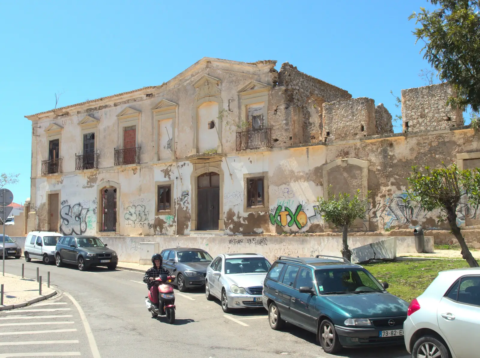 More derelict buildings, from Gary and Vanessa's Barbeque, Alcantarilha, Algarve, Portugal - 7th April 2016