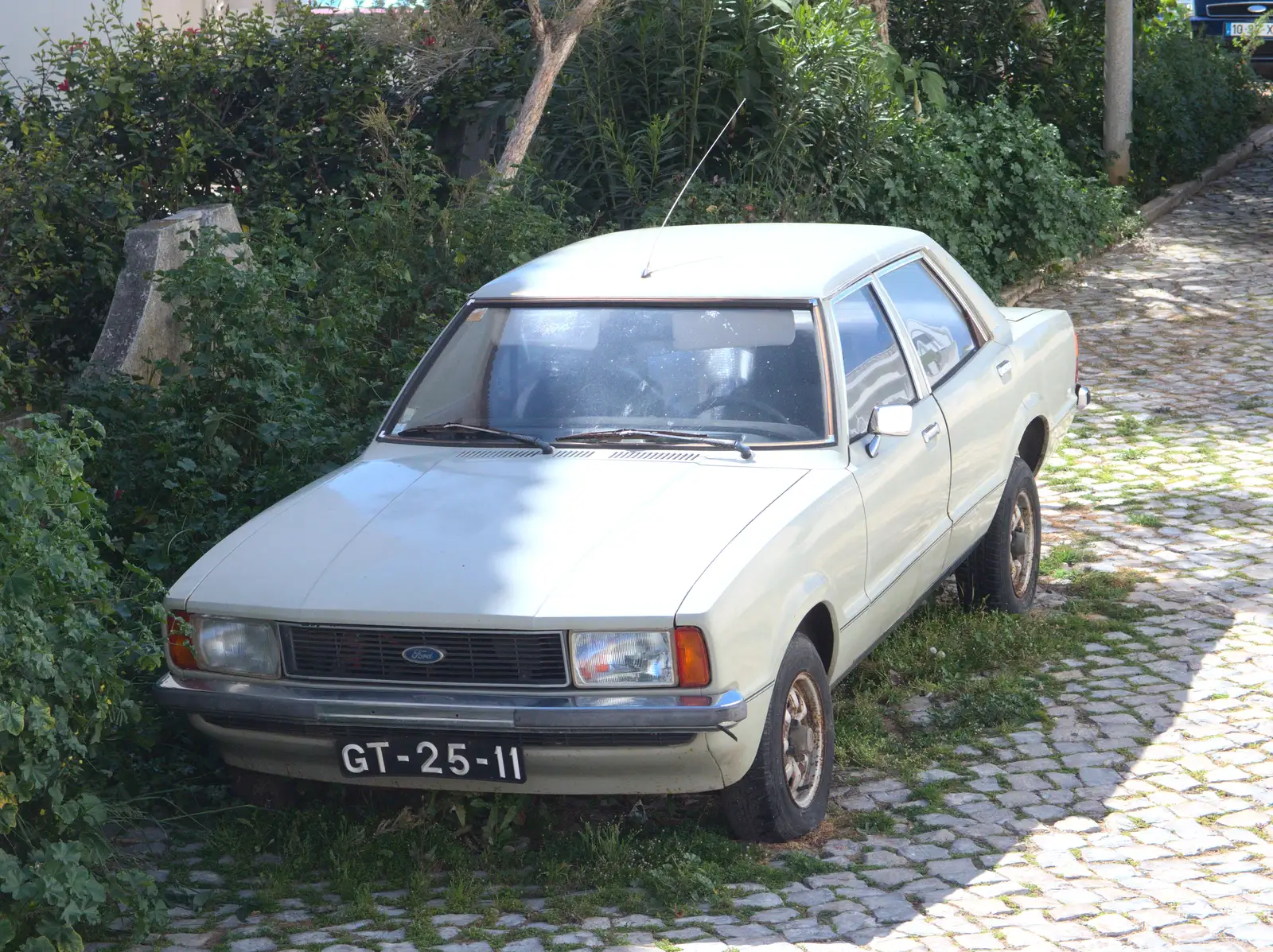 Classic old Ford Cortina, from Gary and Vanessa's Barbeque, Alcantarilha, Algarve, Portugal - 7th April 2016