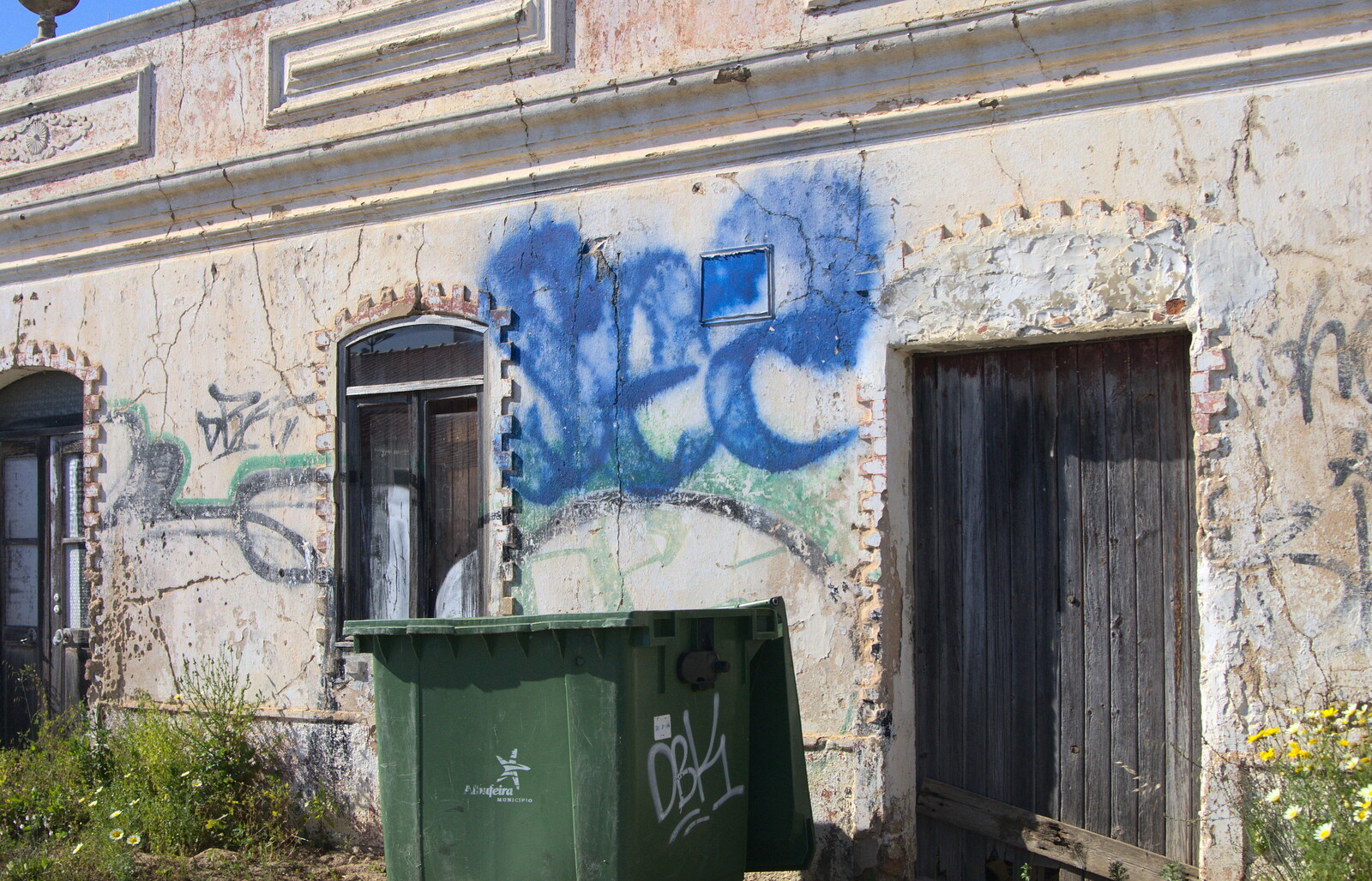 Graffiti and wheelie bins from Gary and Vanessa's Barbeque, Alcantarilha, Algarve, Portugal - 7th April 2016