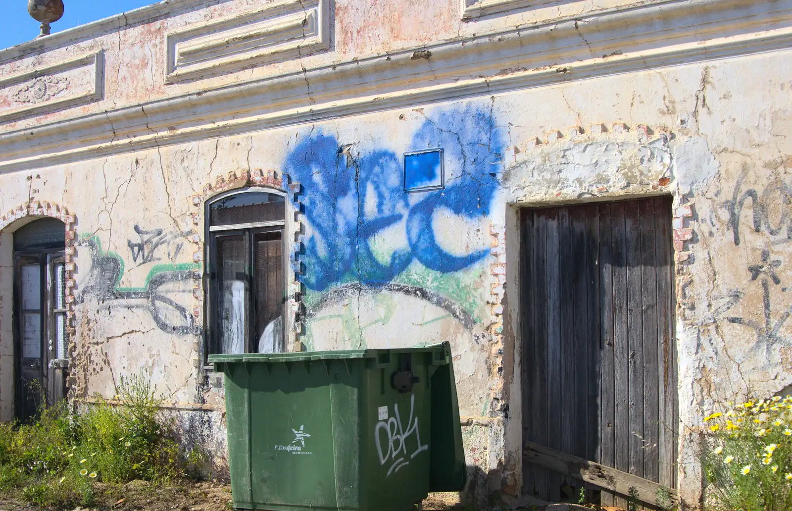 Graffiti and wheelie bins, from Gary and Vanessa's Barbeque, Alcantarilha, Algarve, Portugal - 7th April 2016