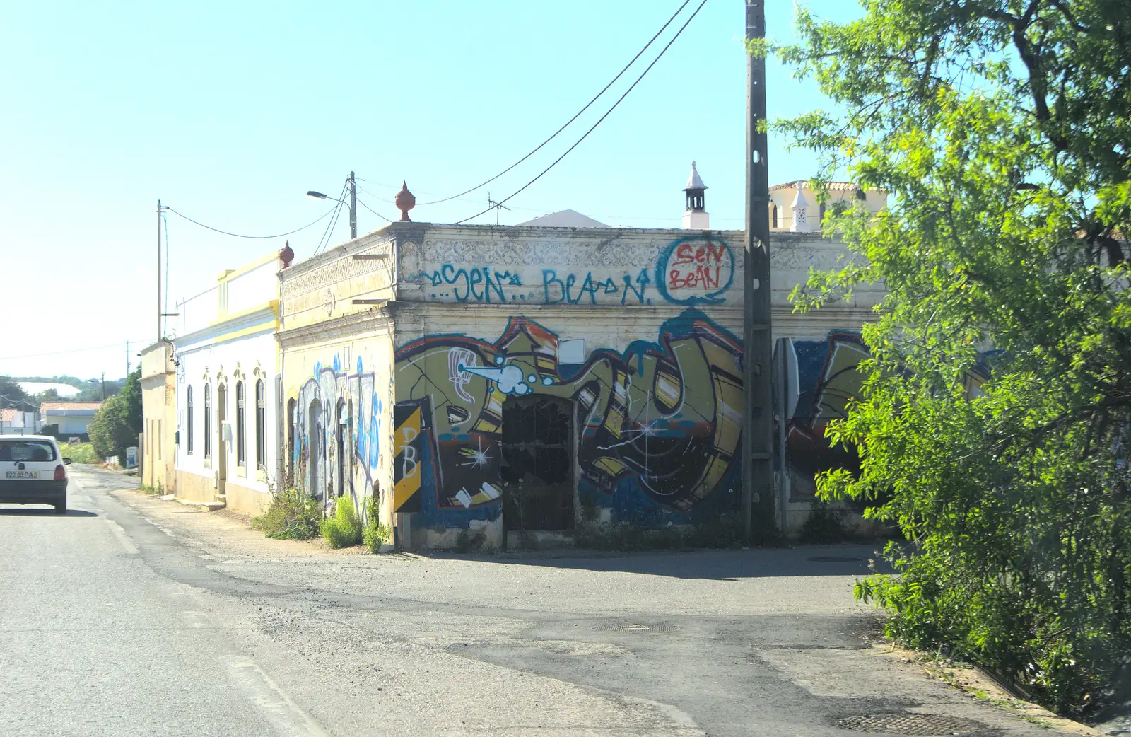 A heavily-graffiti'd building, from Gary and Vanessa's Barbeque, Alcantarilha, Algarve, Portugal - 7th April 2016