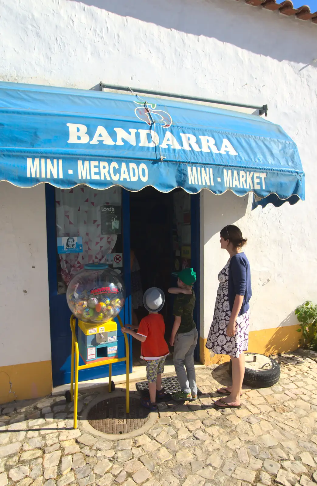 The gang get water from a shop, from Gary and Vanessa's Barbeque, Alcantarilha, Algarve, Portugal - 7th April 2016