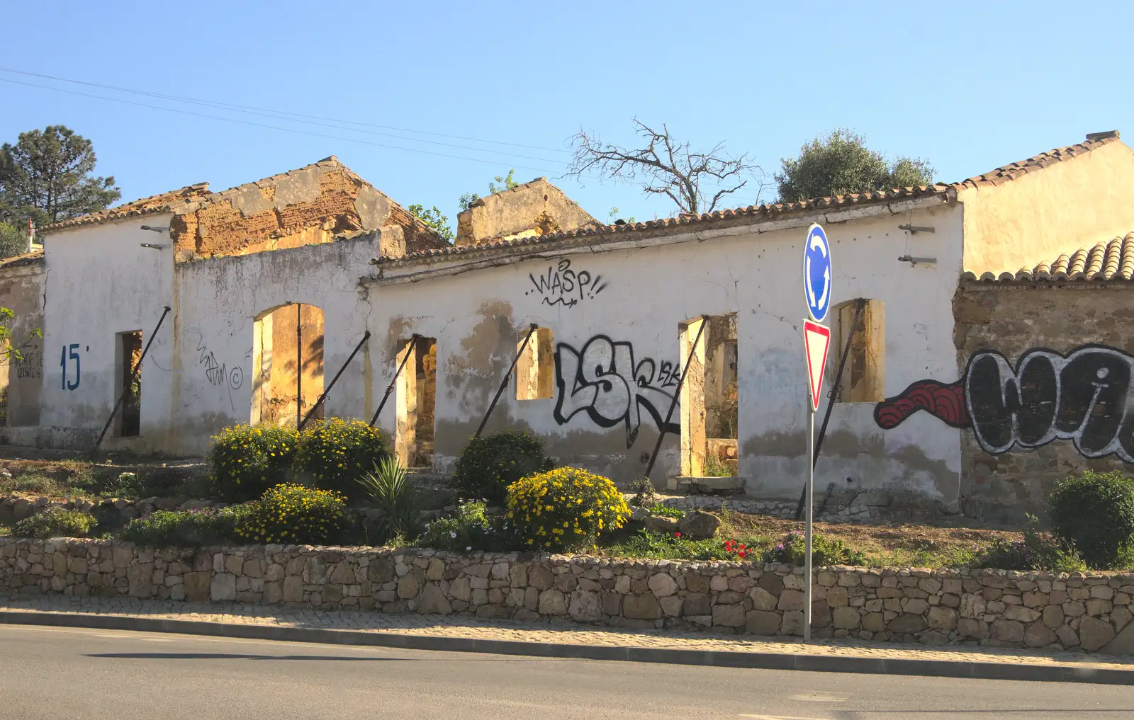 A propped-up building shell, from Gary and Vanessa's Barbeque, Alcantarilha, Algarve, Portugal - 7th April 2016